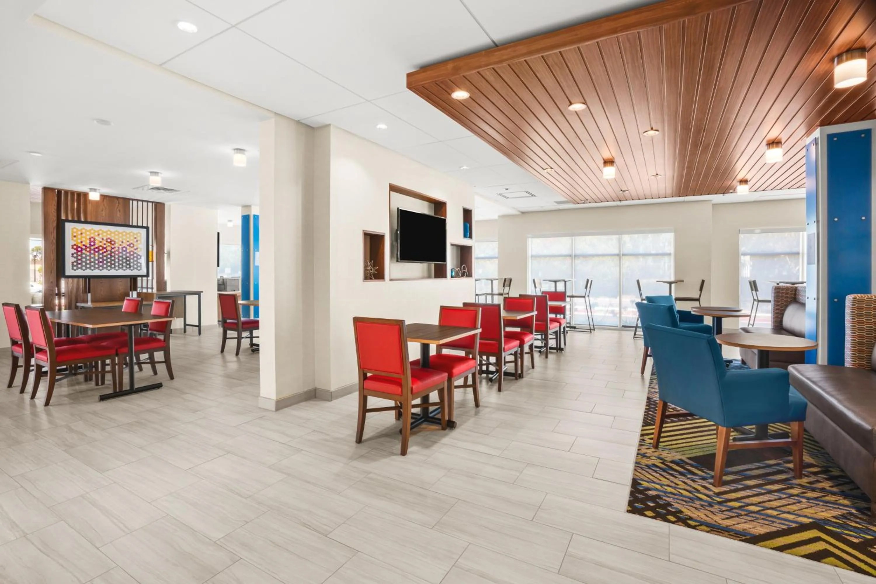 Restaurant/places to eat in Holiday Inn Express & Suites - Suisun City by IHG
