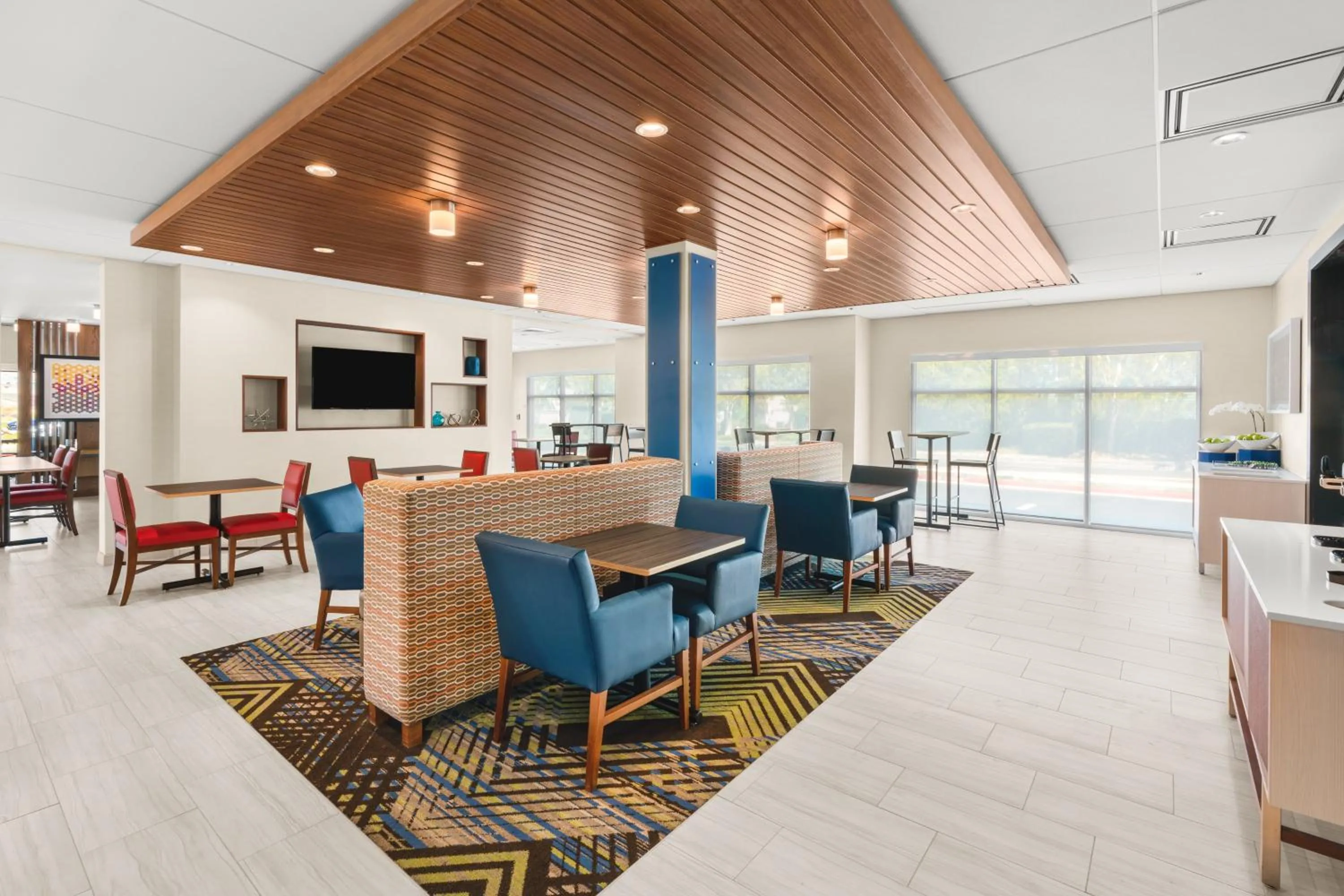 Restaurant/places to eat in Holiday Inn Express & Suites - Suisun City by IHG