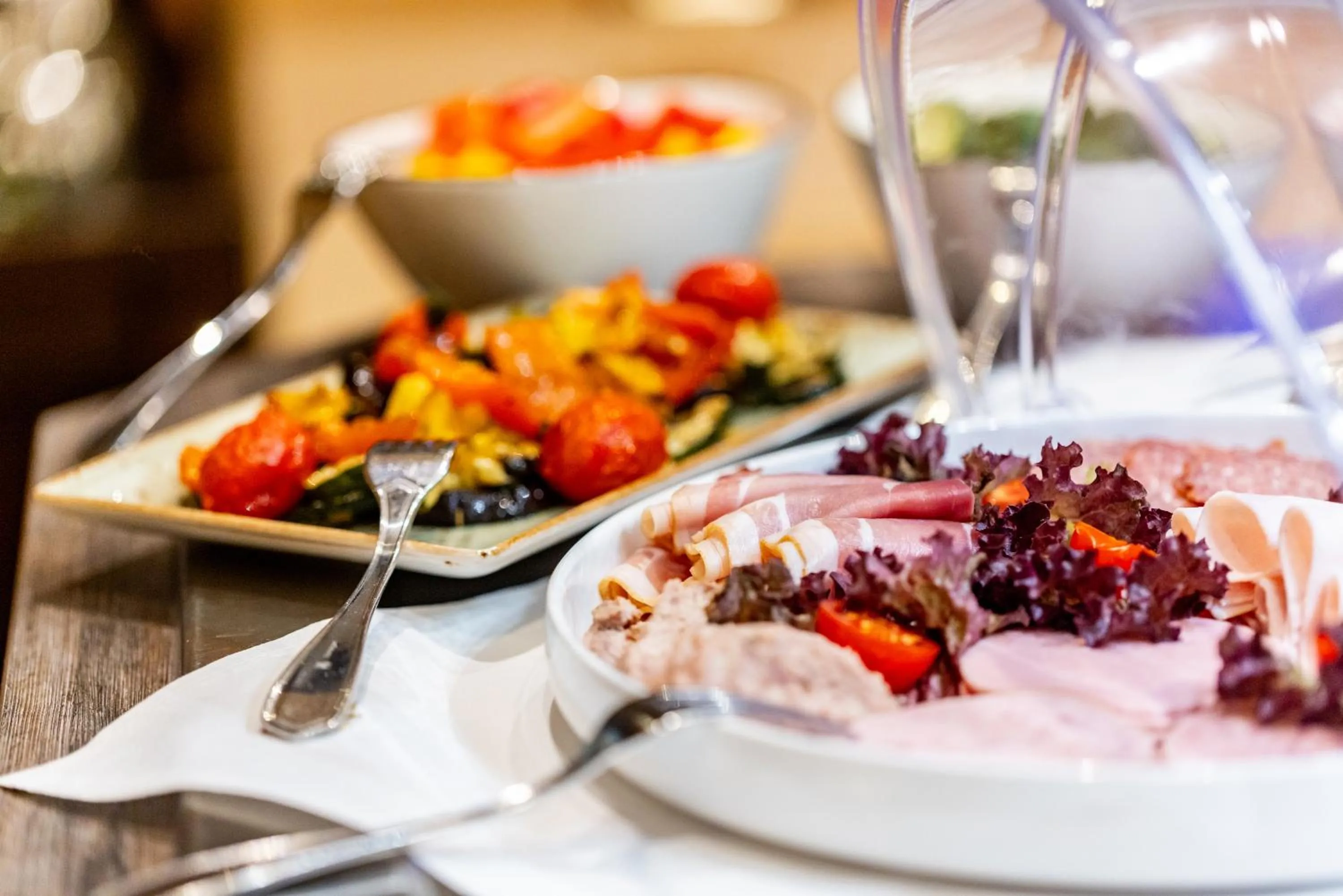 Buffet breakfast in Maingau Hotel