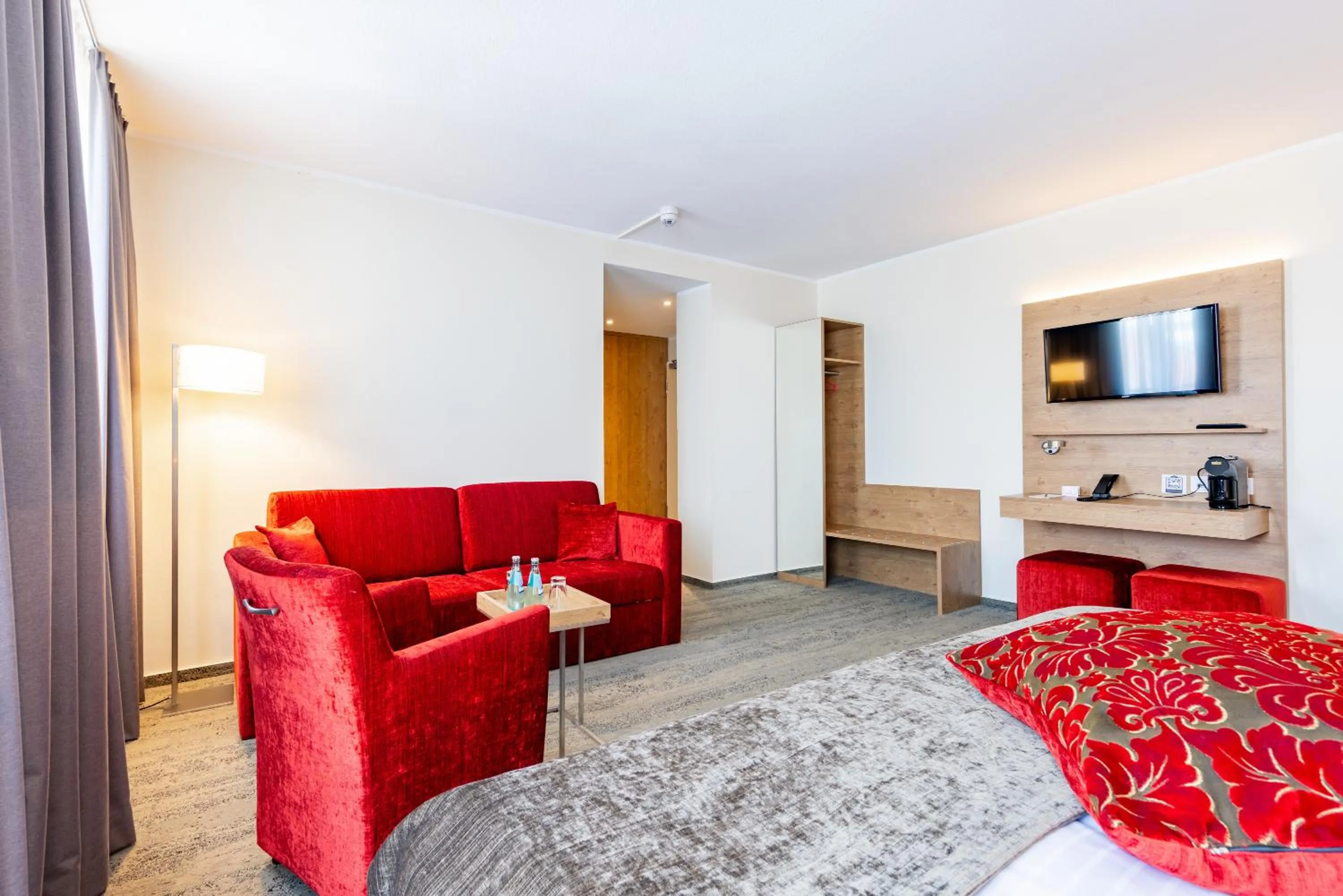 TV and multimedia in Maingau Hotel