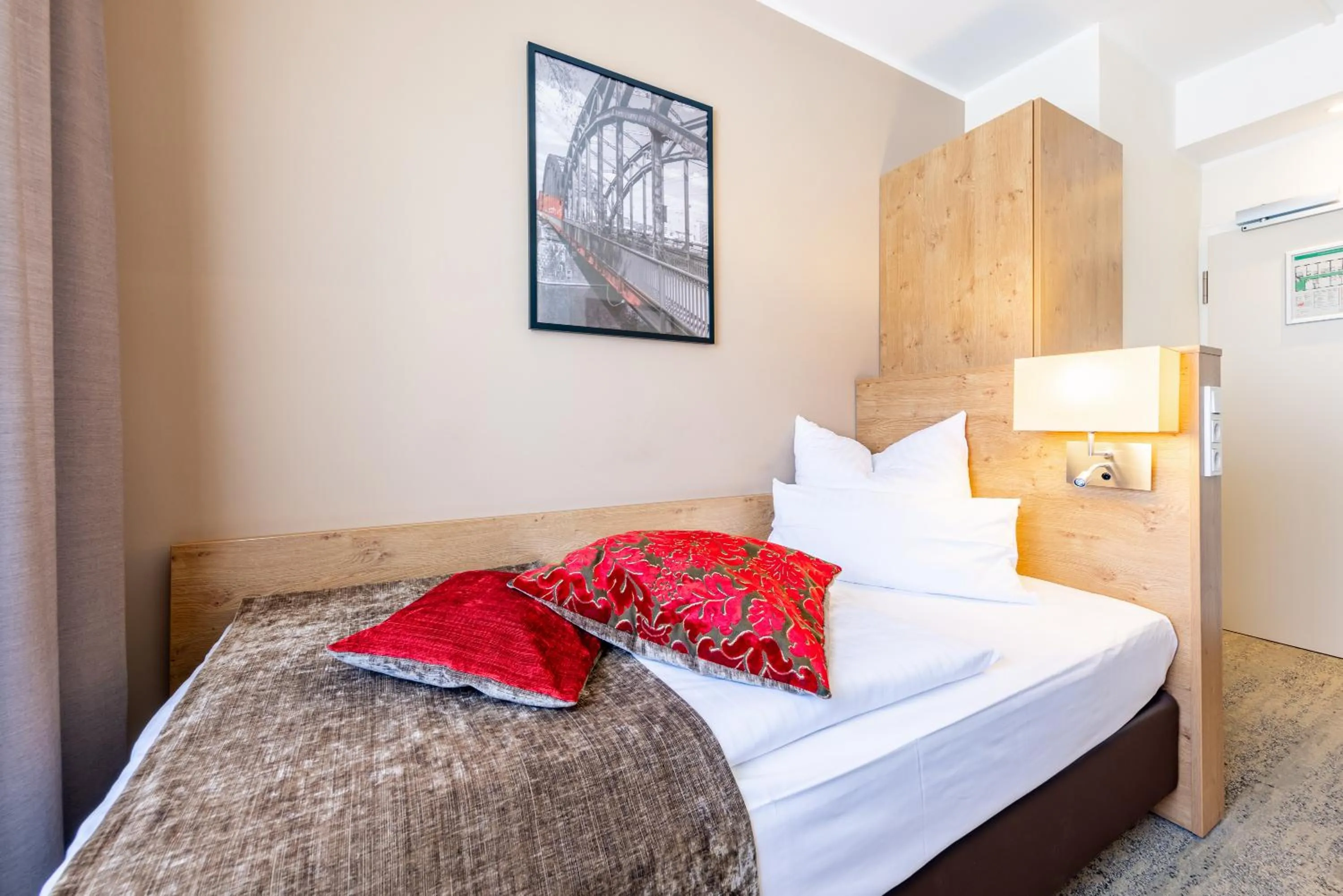 Bed in Maingau Hotel