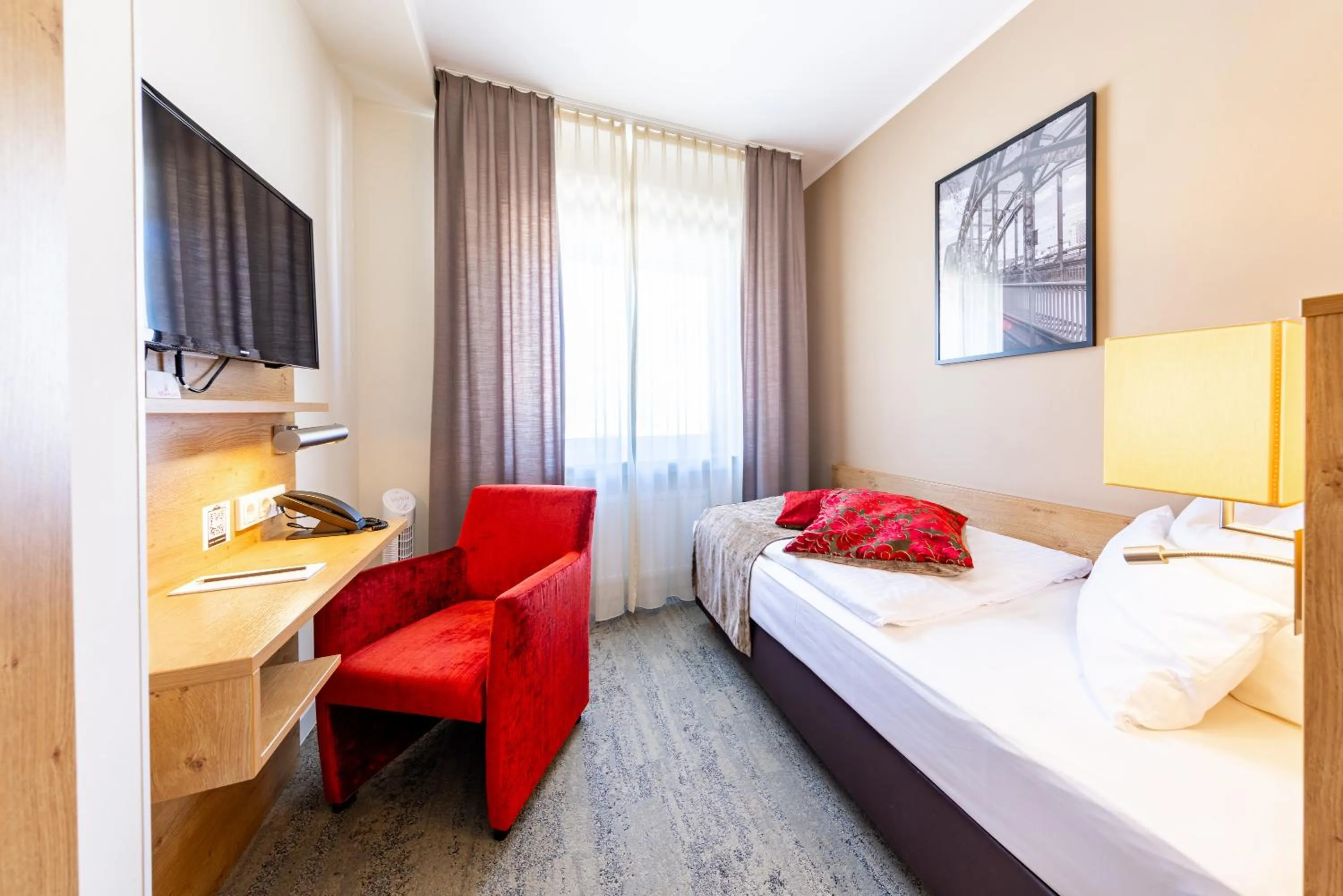 Photo of the whole room, Bed in Maingau Hotel