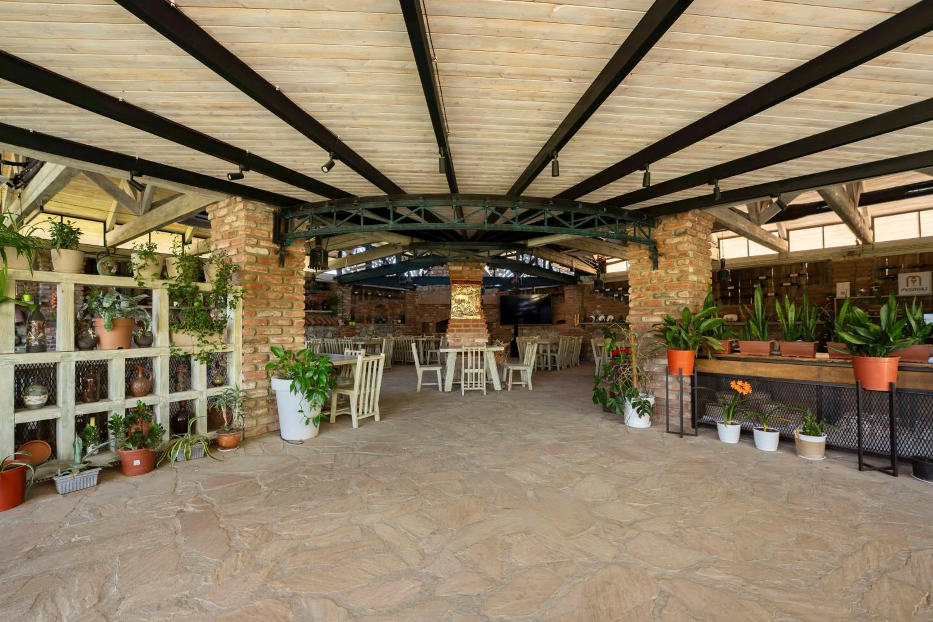 Restaurant/places to eat in Villa Mosavali