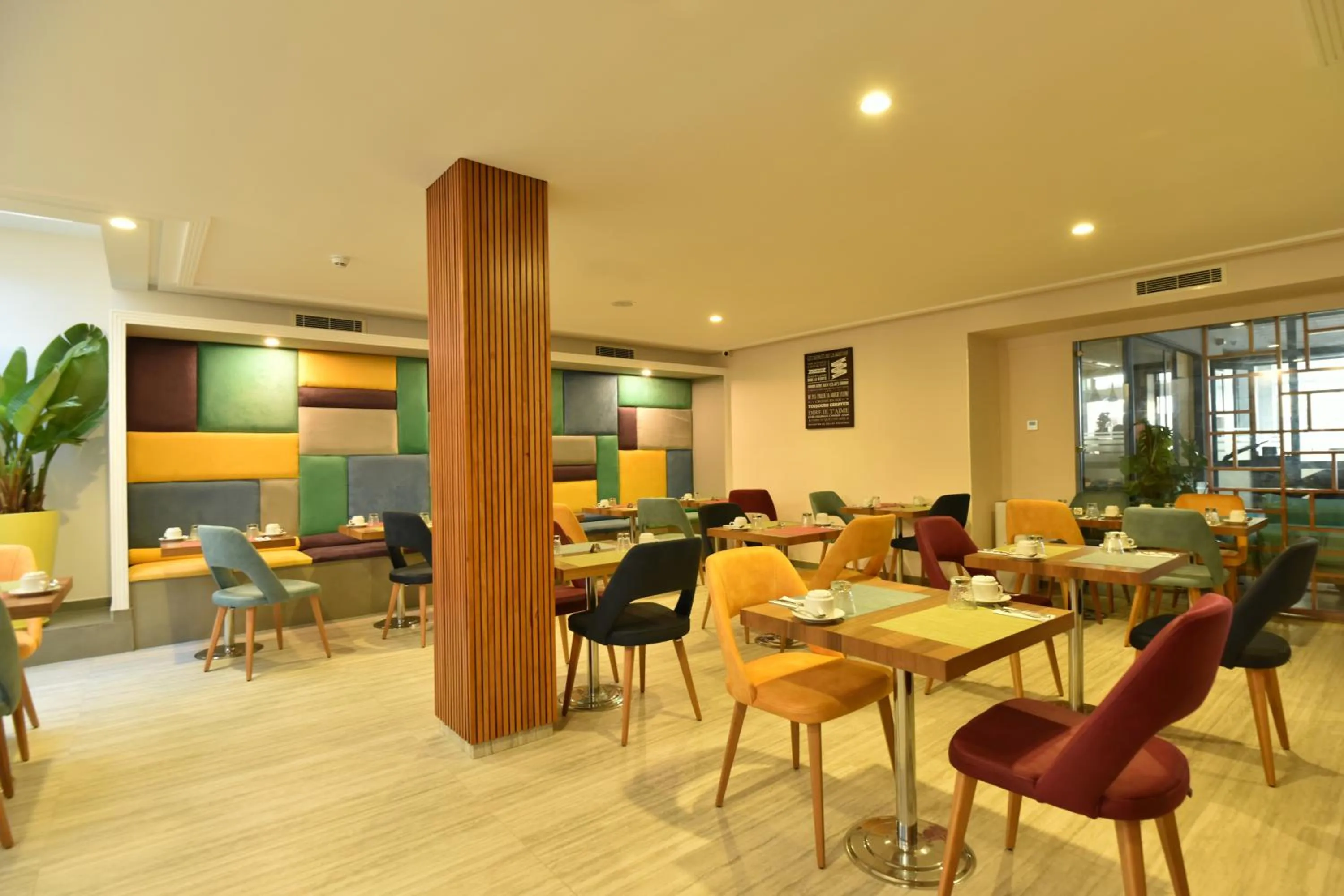 Restaurant/places to eat in Gardenia Boutique Hotel