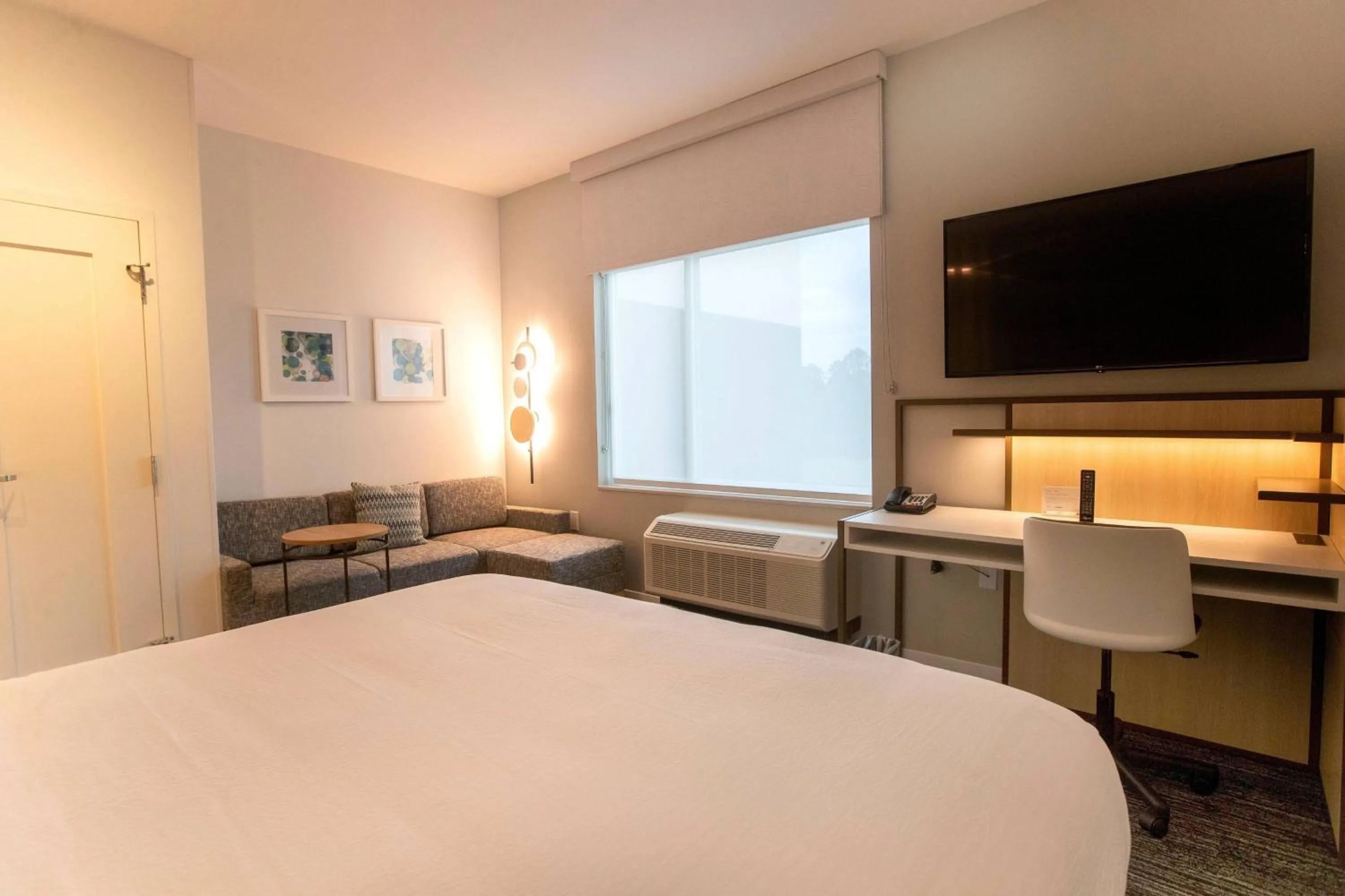 Photo of the whole room, Bed in TownePlace Suites by Marriott Conroe