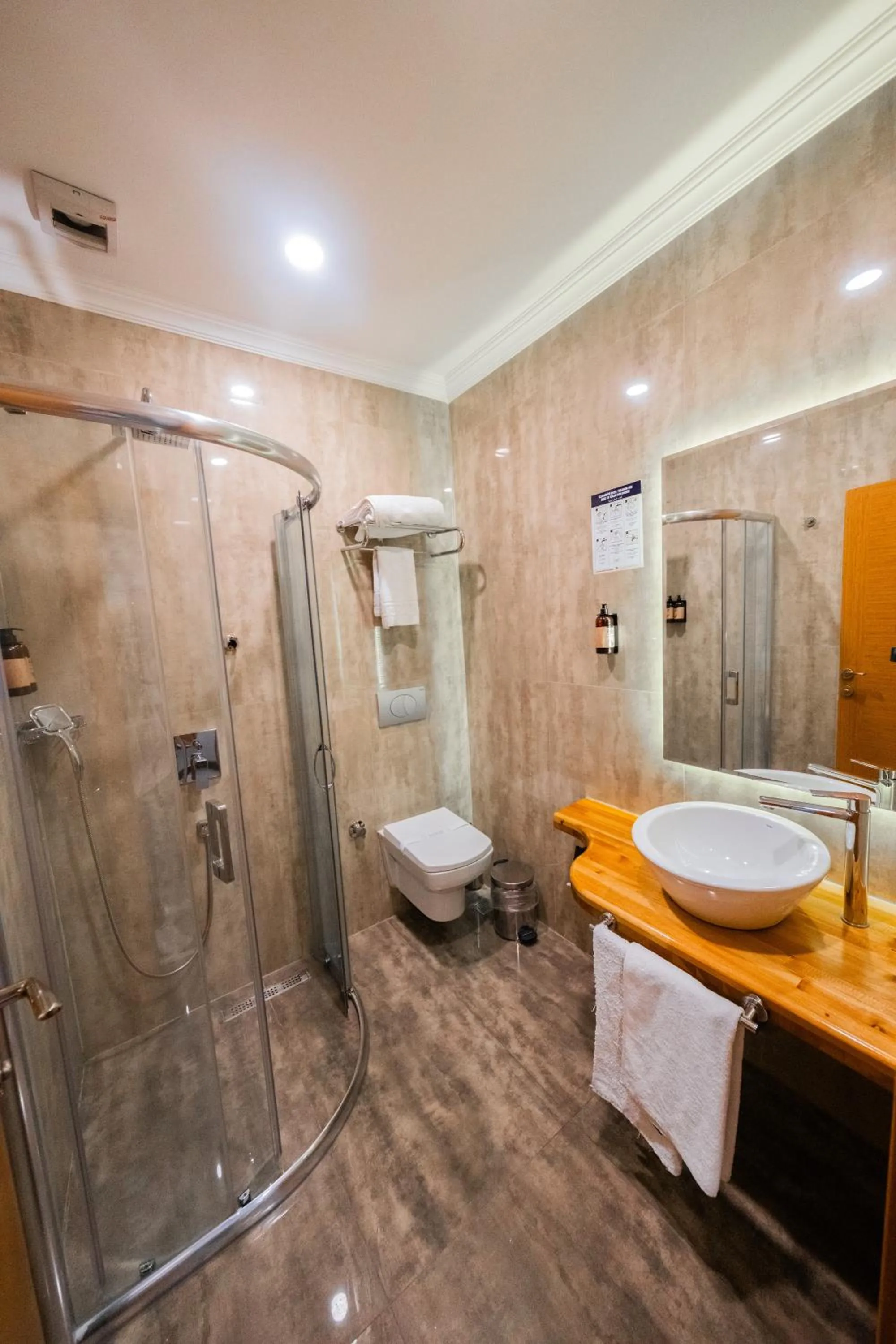 Shower in Roof 264 Hotel & Suites