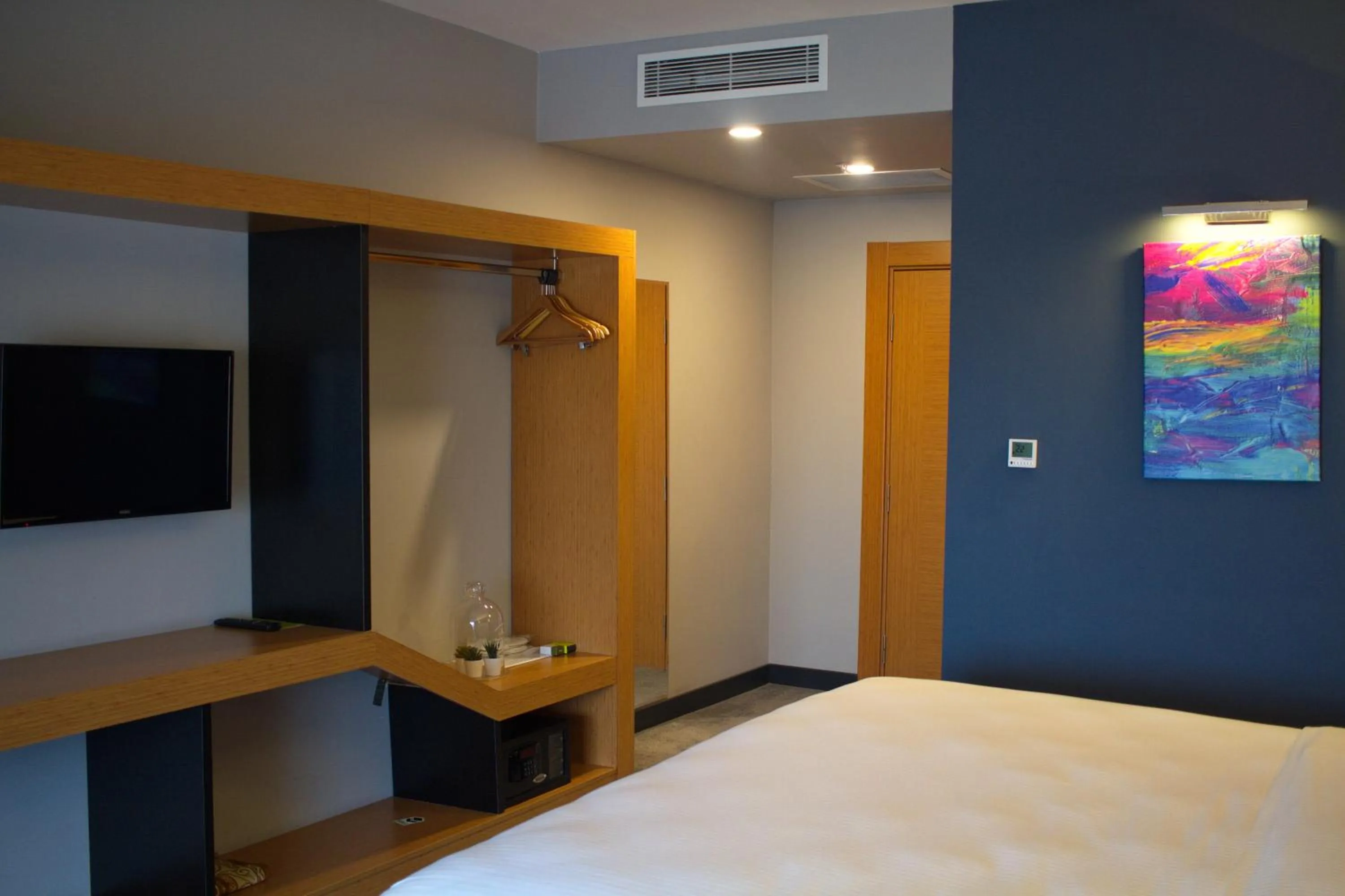 Photo of the whole room, Bed in Roof 264 Hotel & Suites
