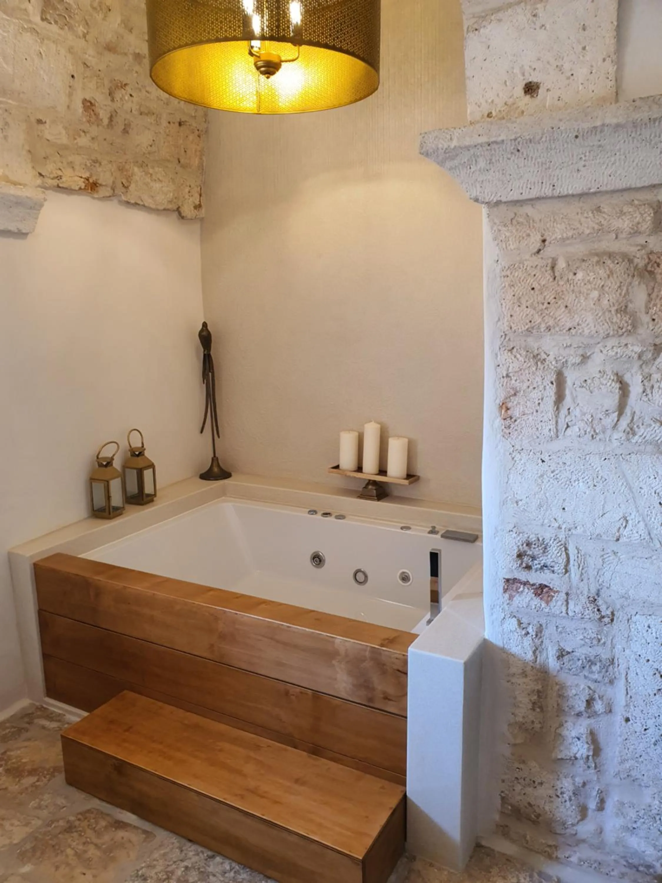 Hot Tub in Caterina's Suites & Apartament