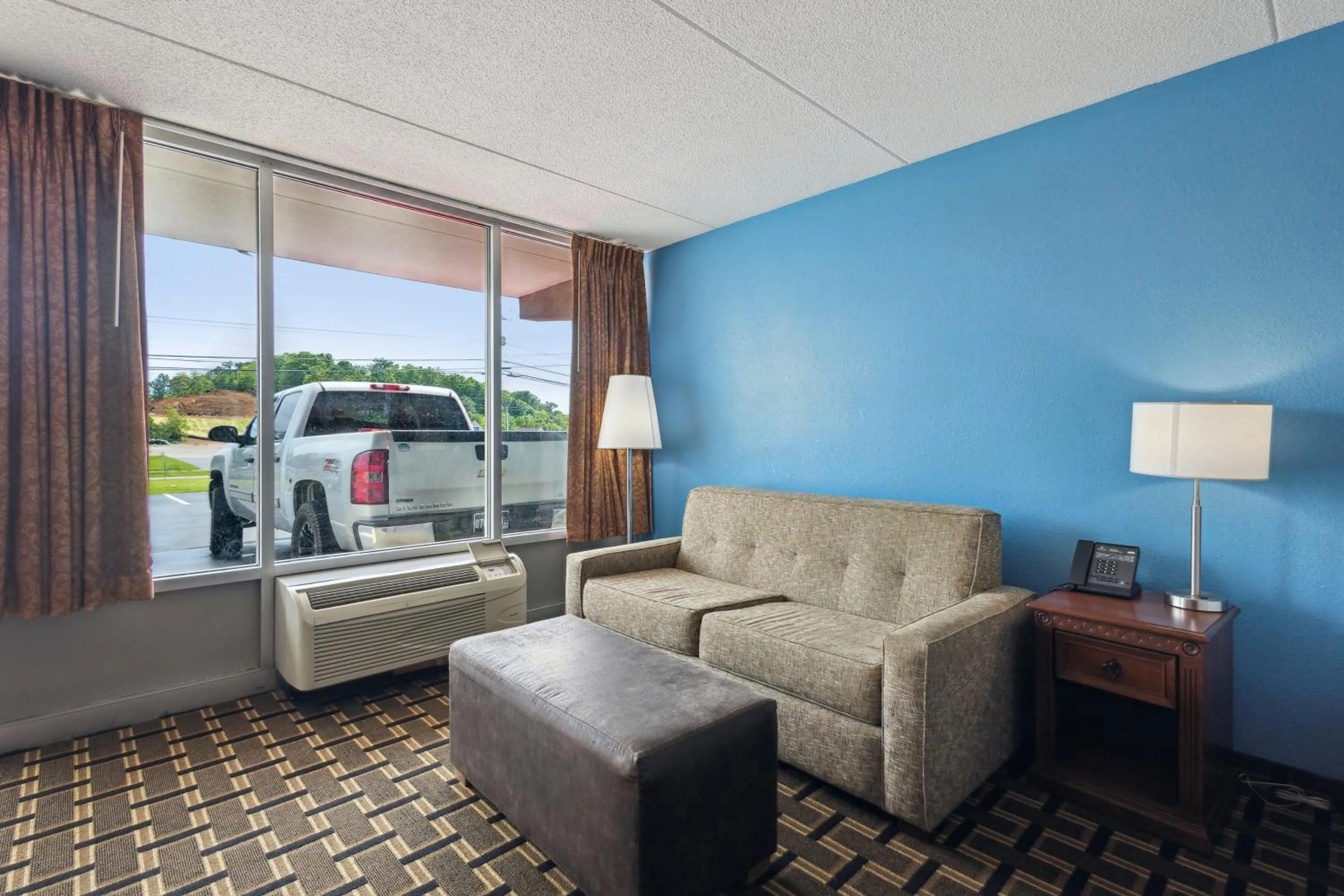 Bedroom in Relax inn by OYO Greeneville Near Hwy US-321