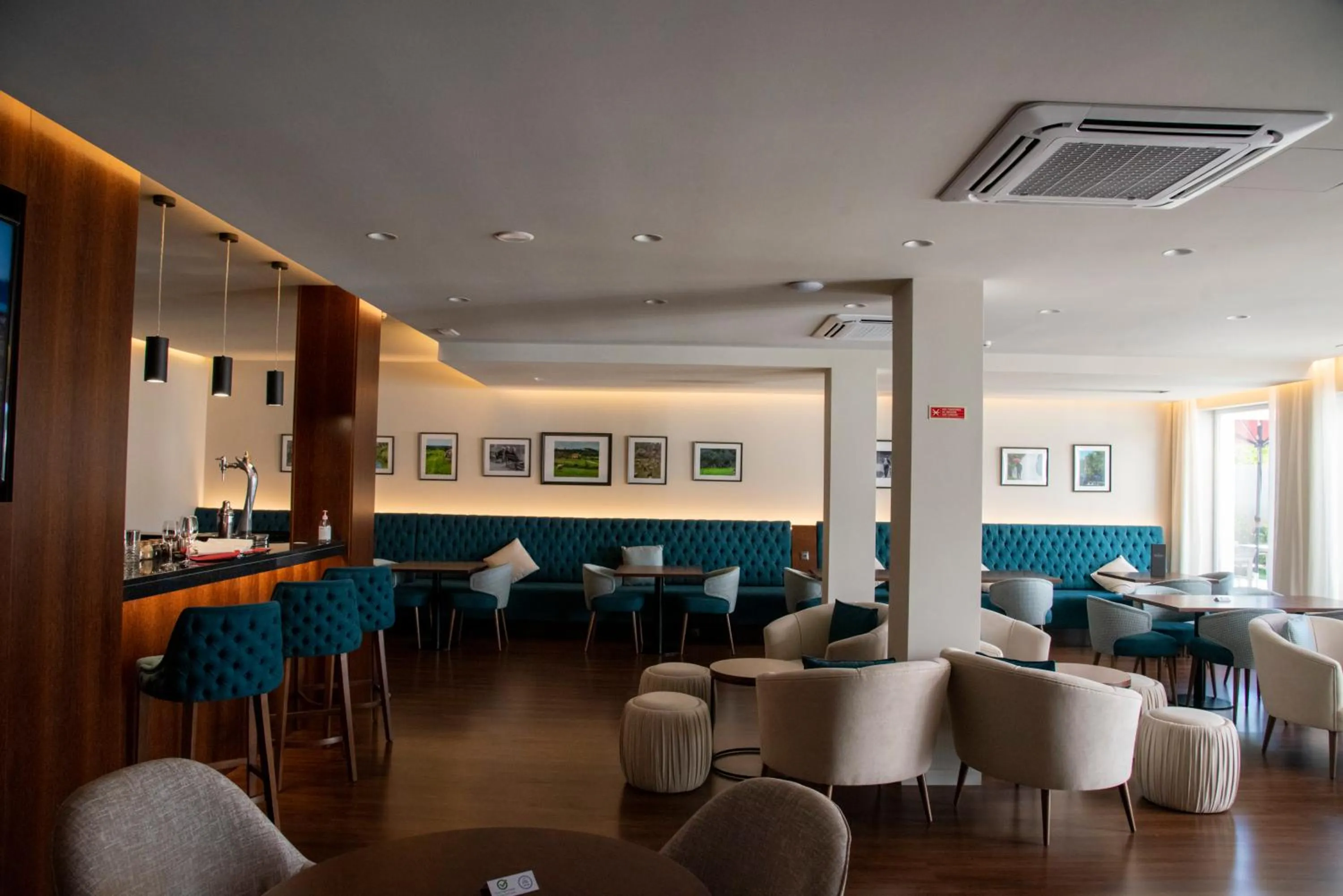 Lounge or bar in Luna Hotel de Tábua