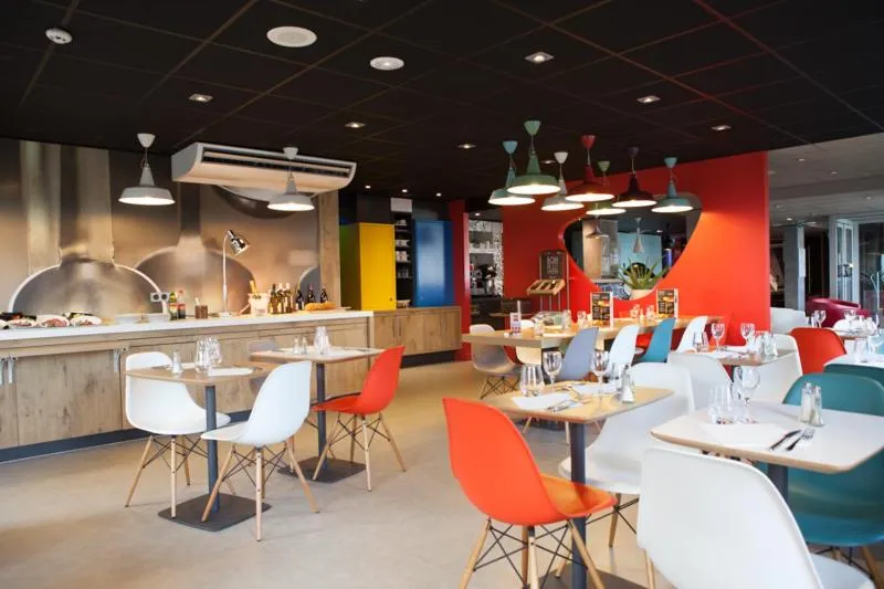 Restaurant/places to eat in TIP HOTEL CAMBRAI ex HOTEL F1