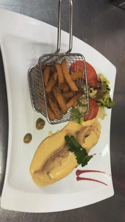 Restaurant/places to eat in TIP HOTEL CAMBRAI ex HOTEL F1