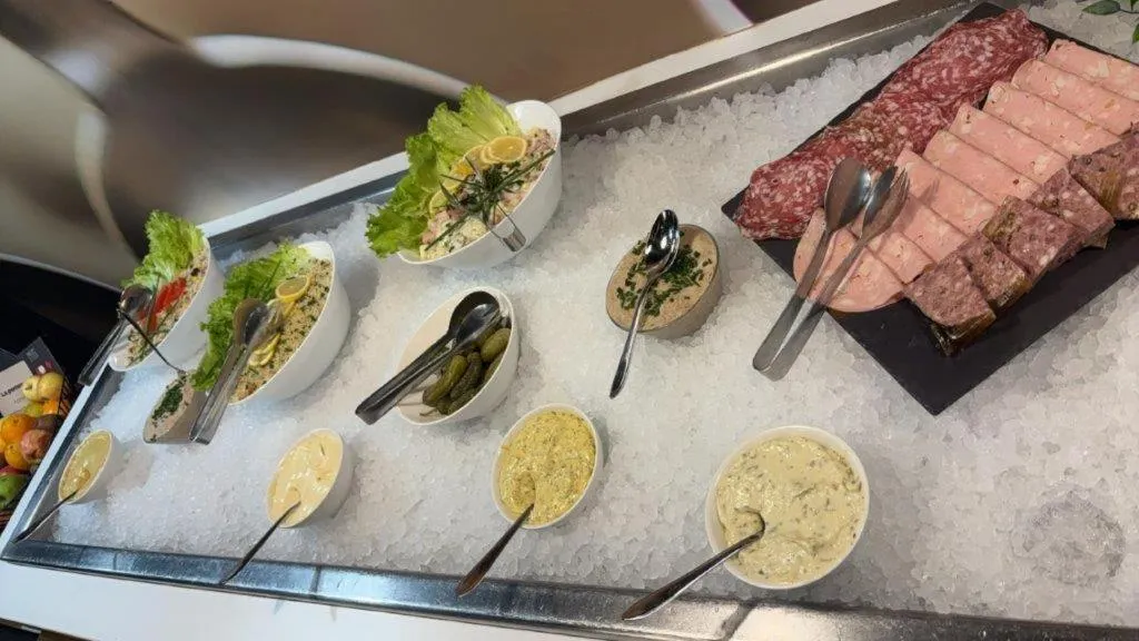 Restaurant/places to eat in TIP HOTEL CAMBRAI ex HOTEL F1