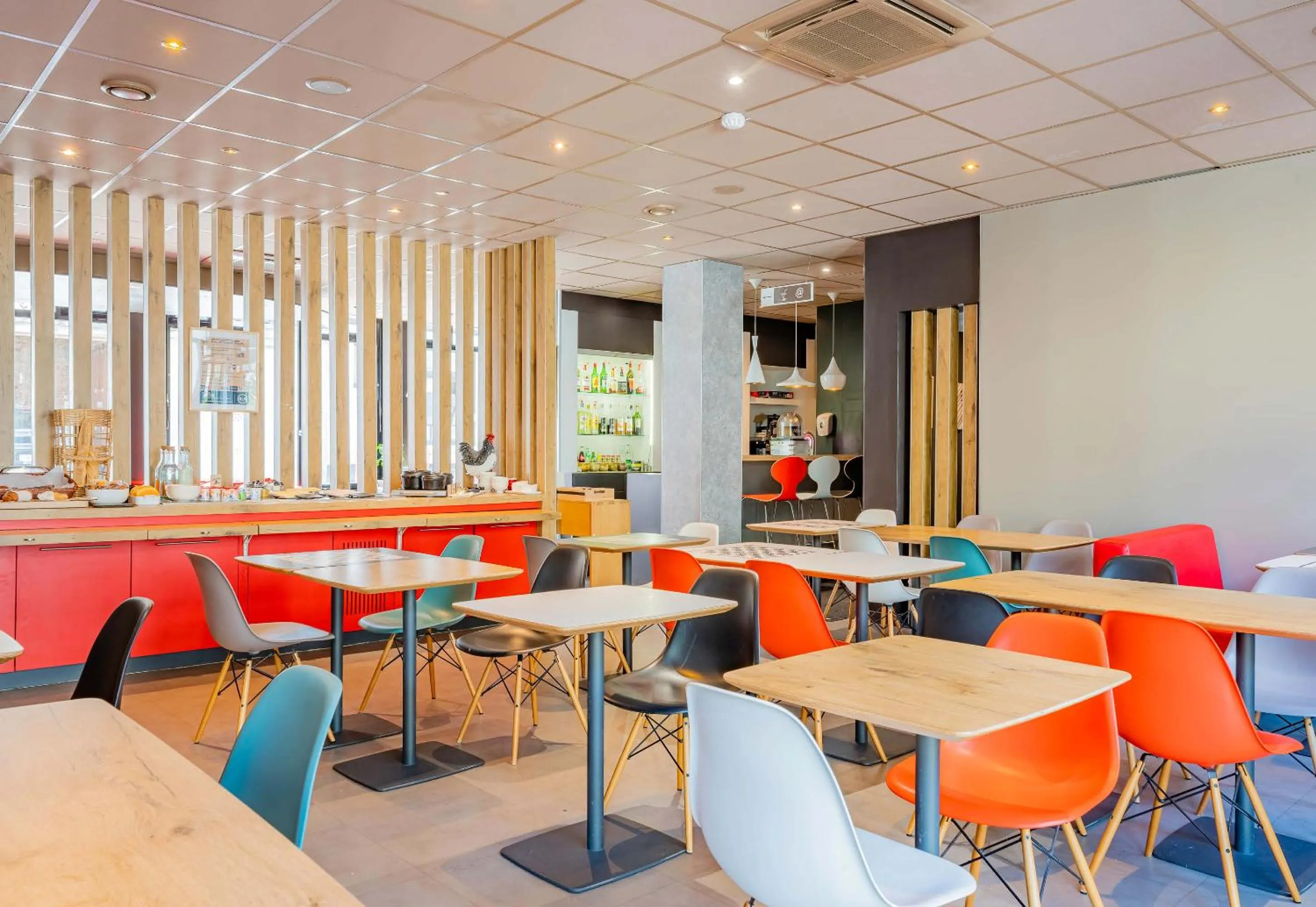 Restaurant/places to eat in B&B HOTEL Arras Centre Les Places