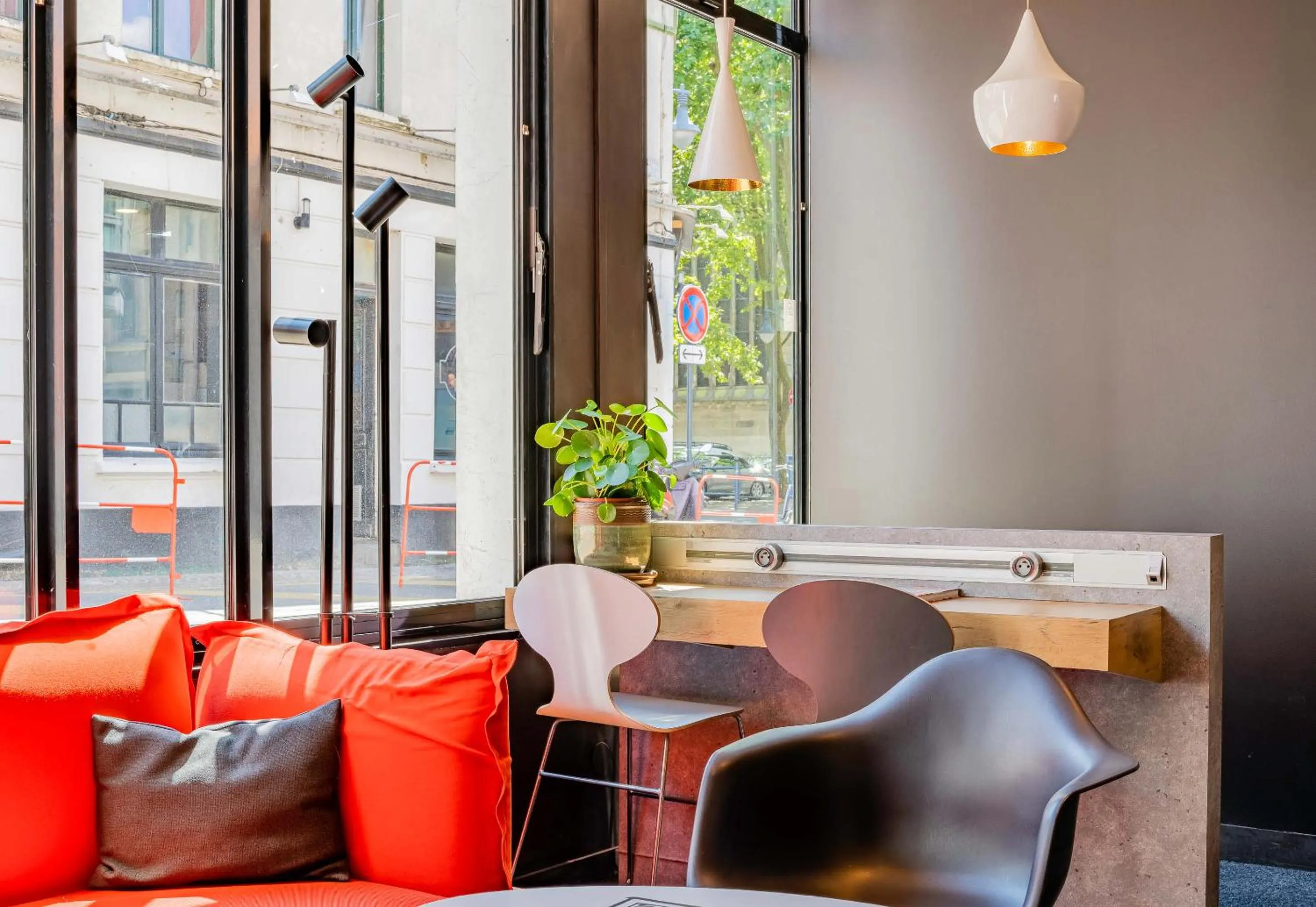 Lounge or bar in B&B HOTEL Arras Centre Les Places