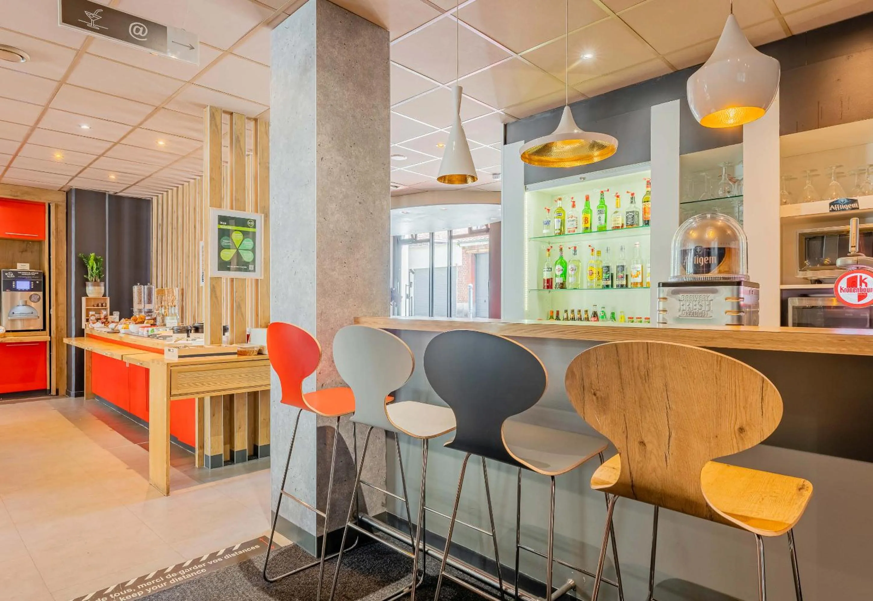 Lounge or bar in B&B HOTEL Arras Centre Les Places