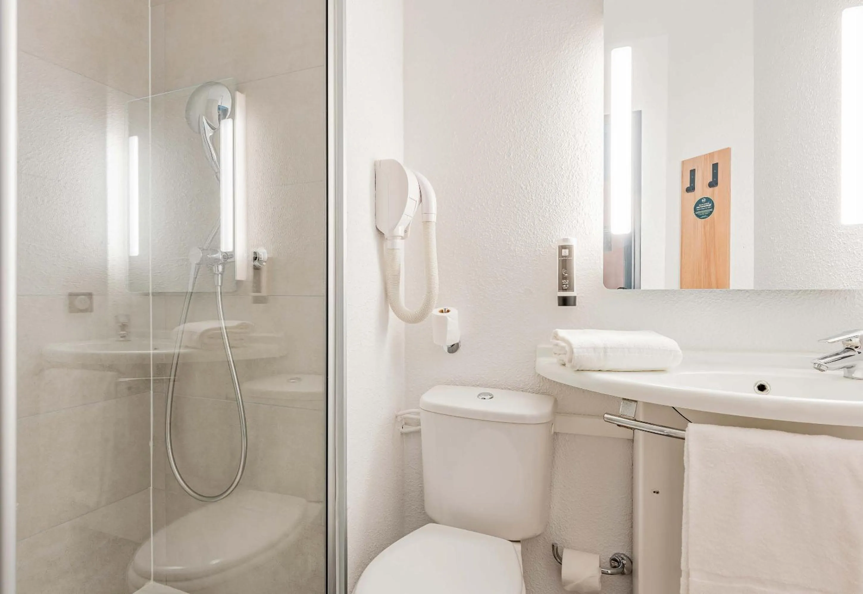 Bathroom in B&B HOTEL Arras Centre Les Places