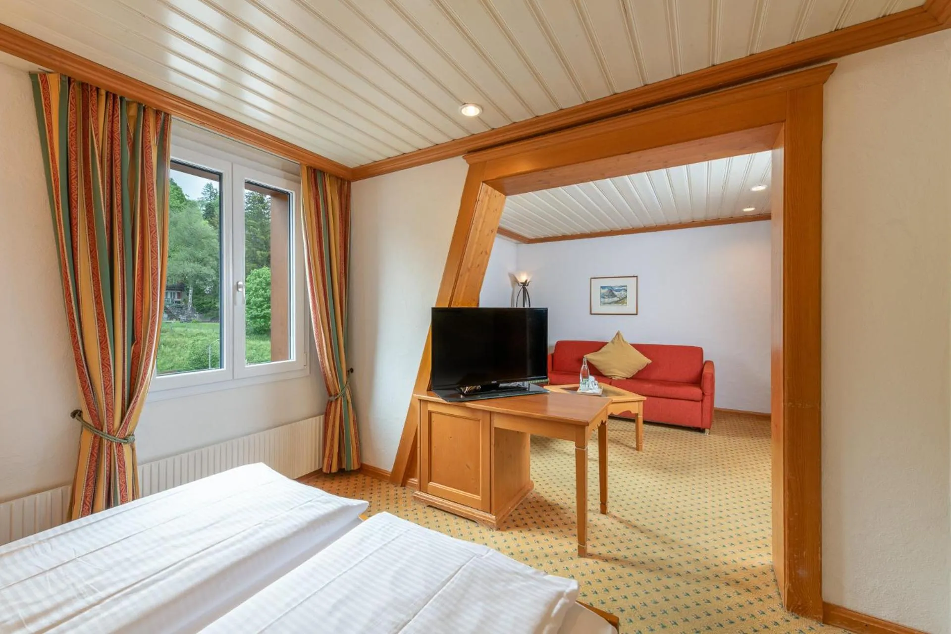 TV and multimedia, Bed in Derby Swiss Quality Hotel