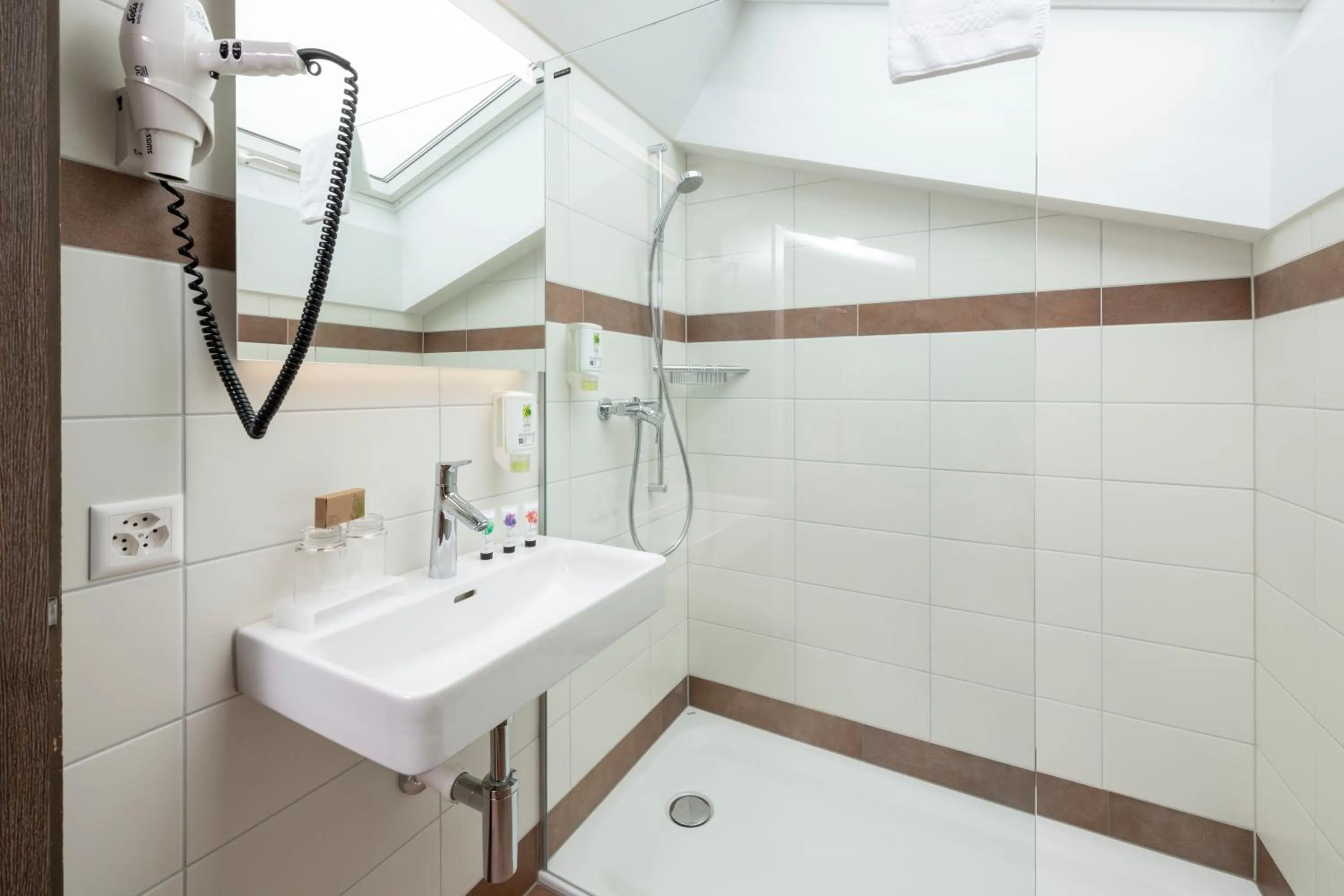 Shower in Derby Swiss Quality Hotel