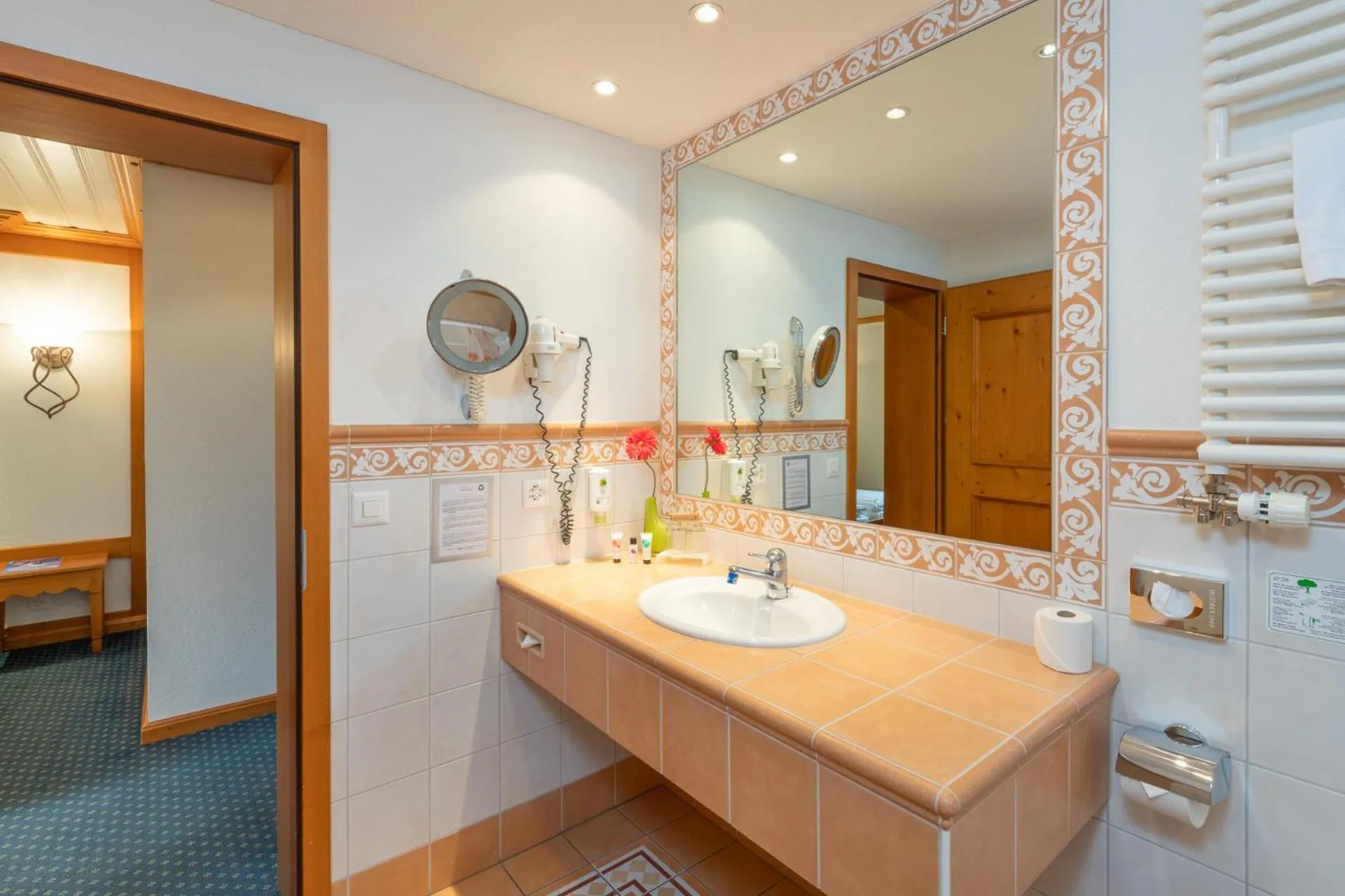 Bathroom in Derby Swiss Quality Hotel