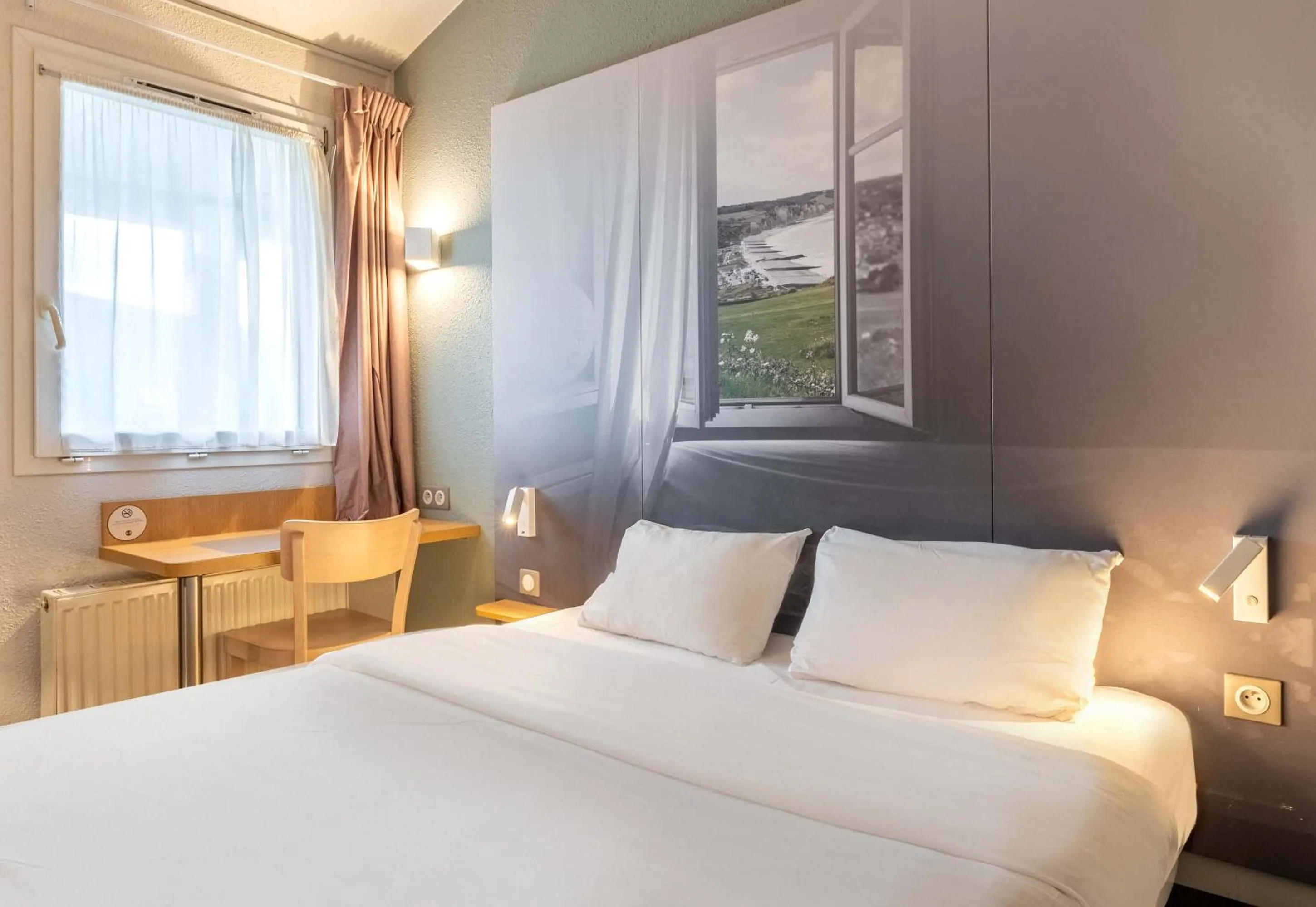 Bedroom, Bed in B&B HOTEL Dieppe