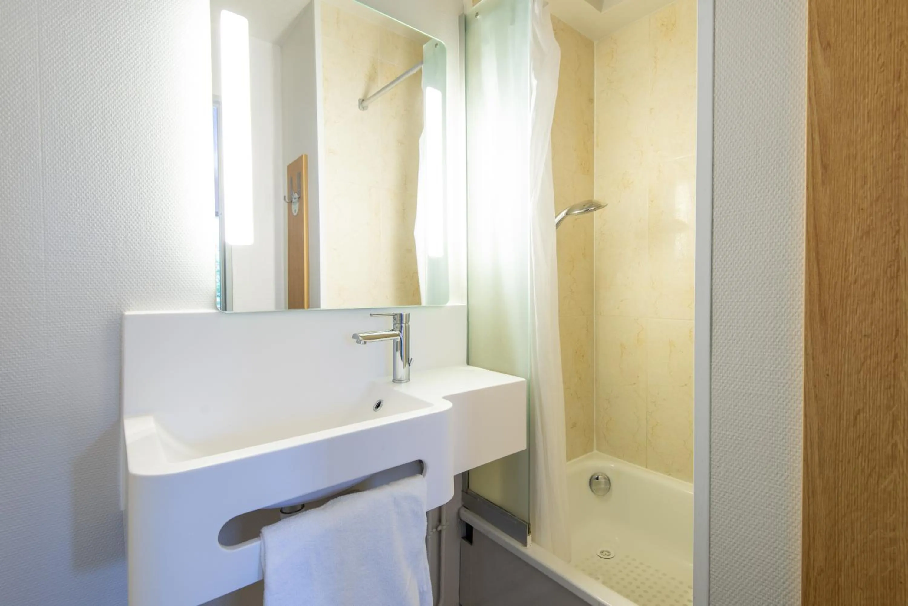 Bathroom in B&B HOTEL Dieppe