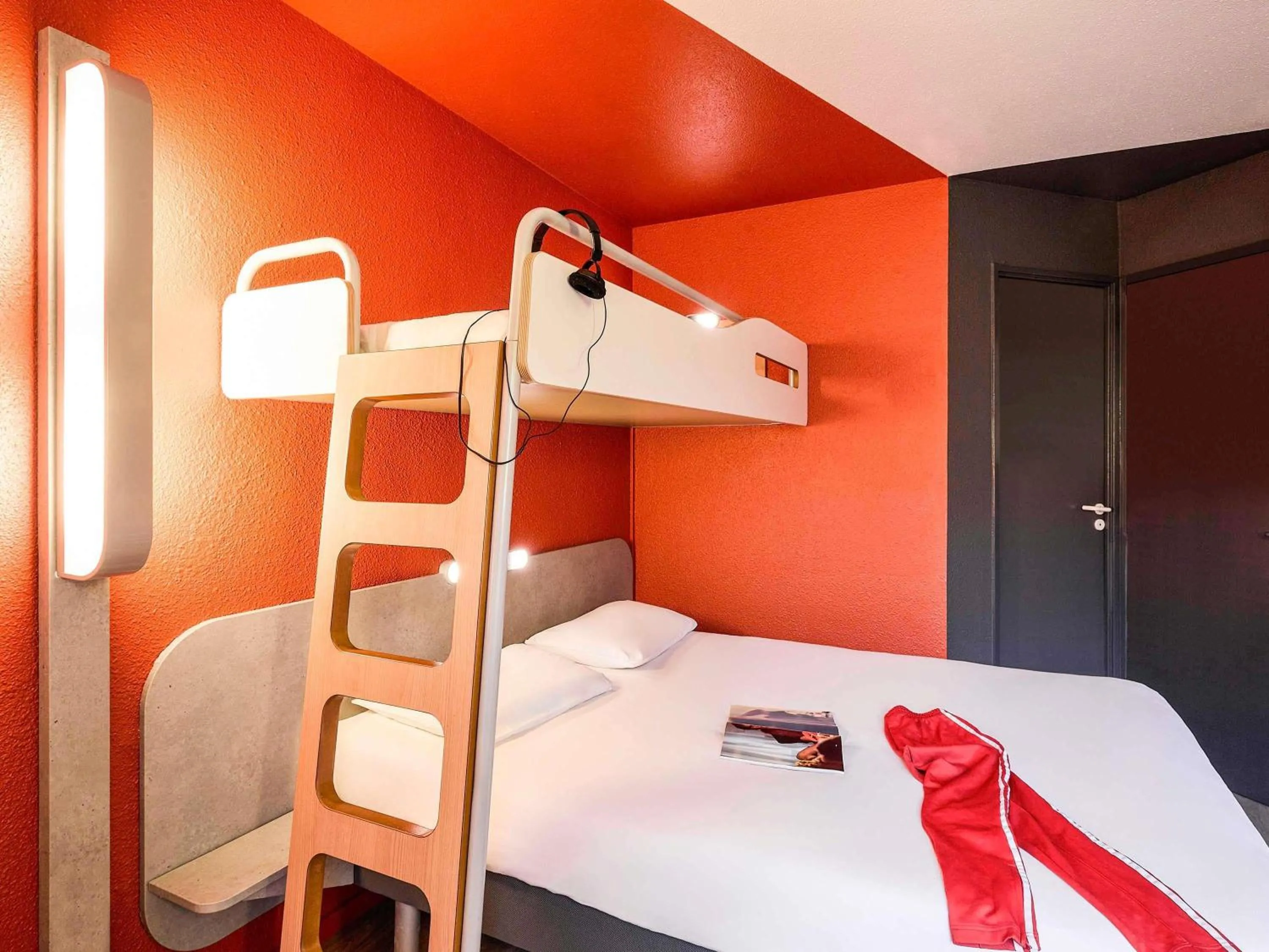 Bedroom, Bed in Ibis Budget Lille Gares Vieux-Lille
