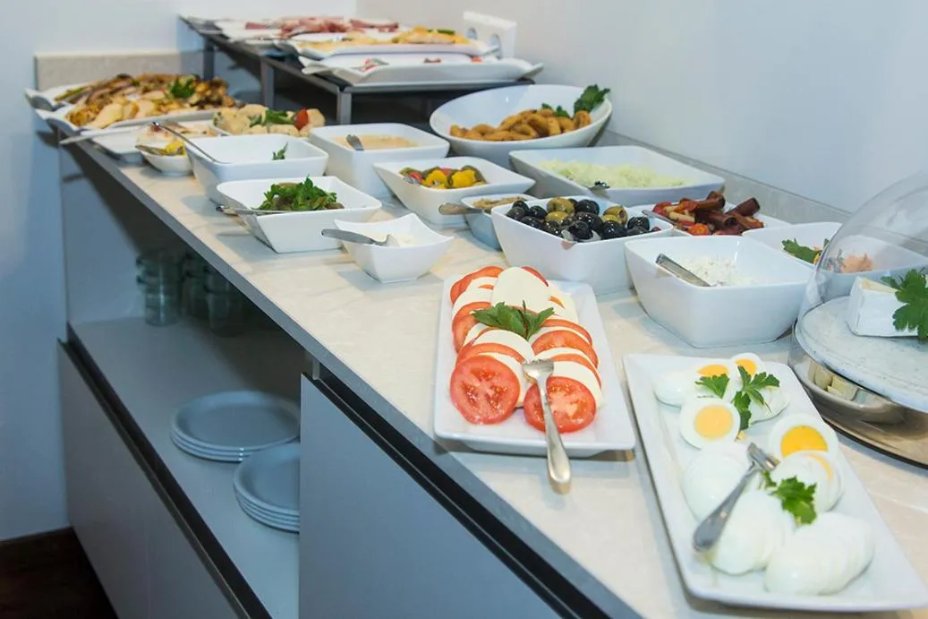 Buffet breakfast in Hotel Goldenes Rad