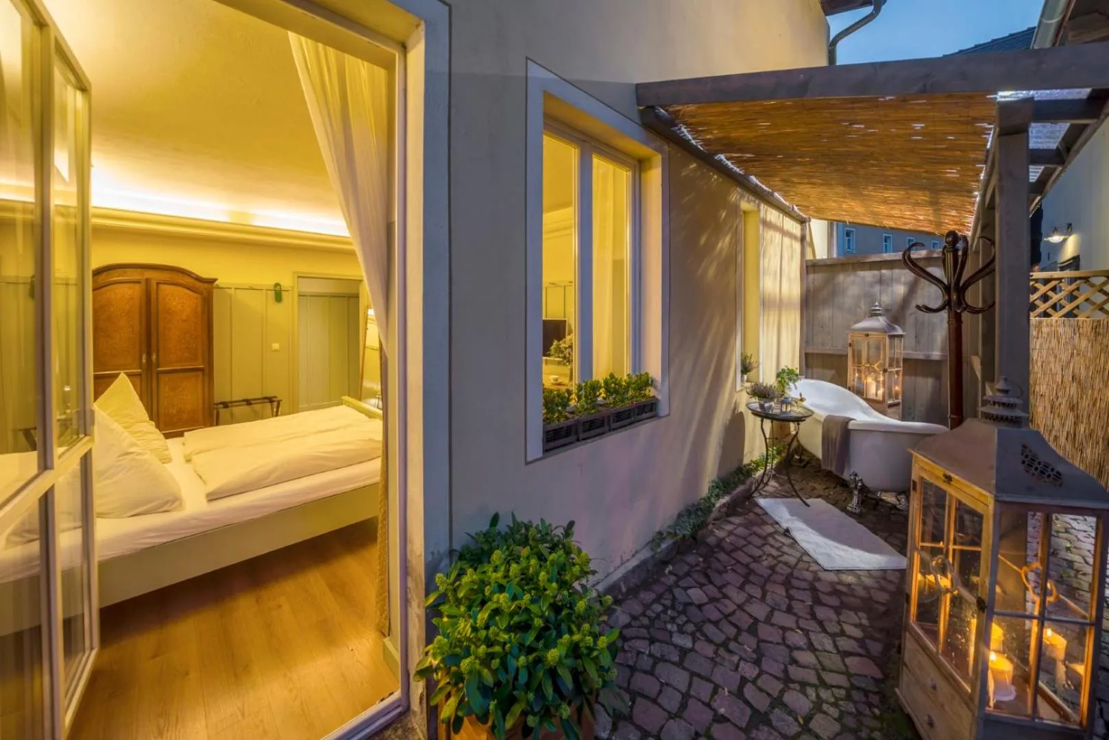 Balcony/Terrace, Bed in Boutique-Hotel & Wellness Goldenes Fass Meißen