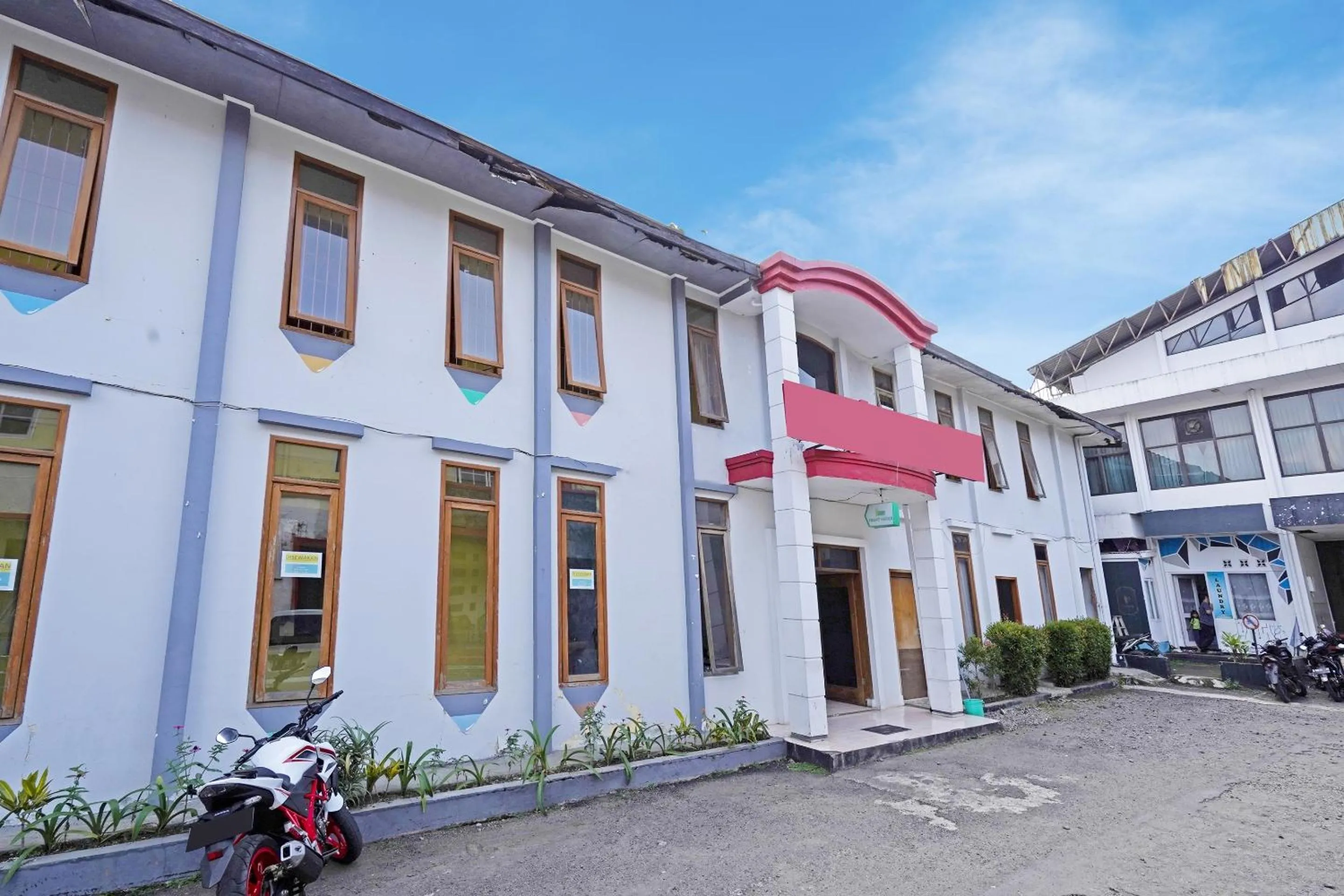 Facade/entrance in Hotel O Garden Hostel