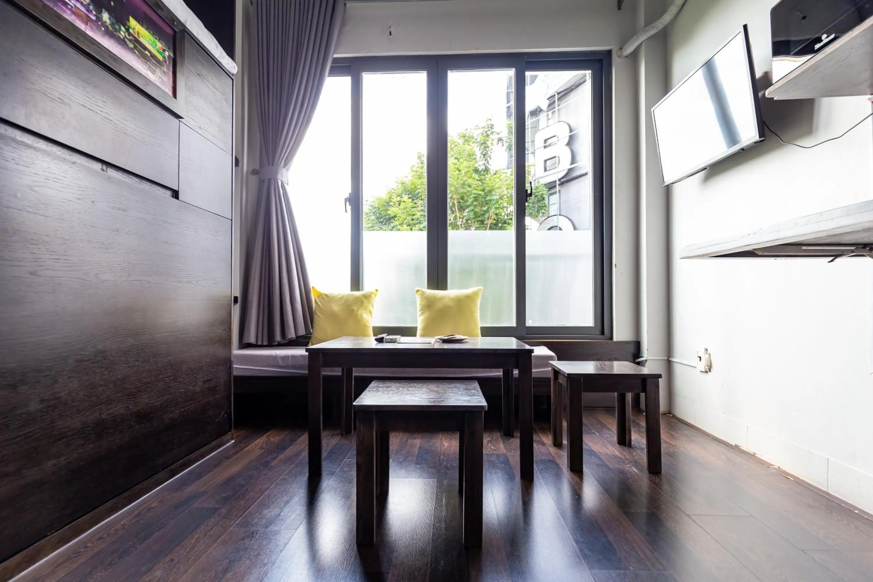 Bedroom in Cozy Riverview of Livinginn