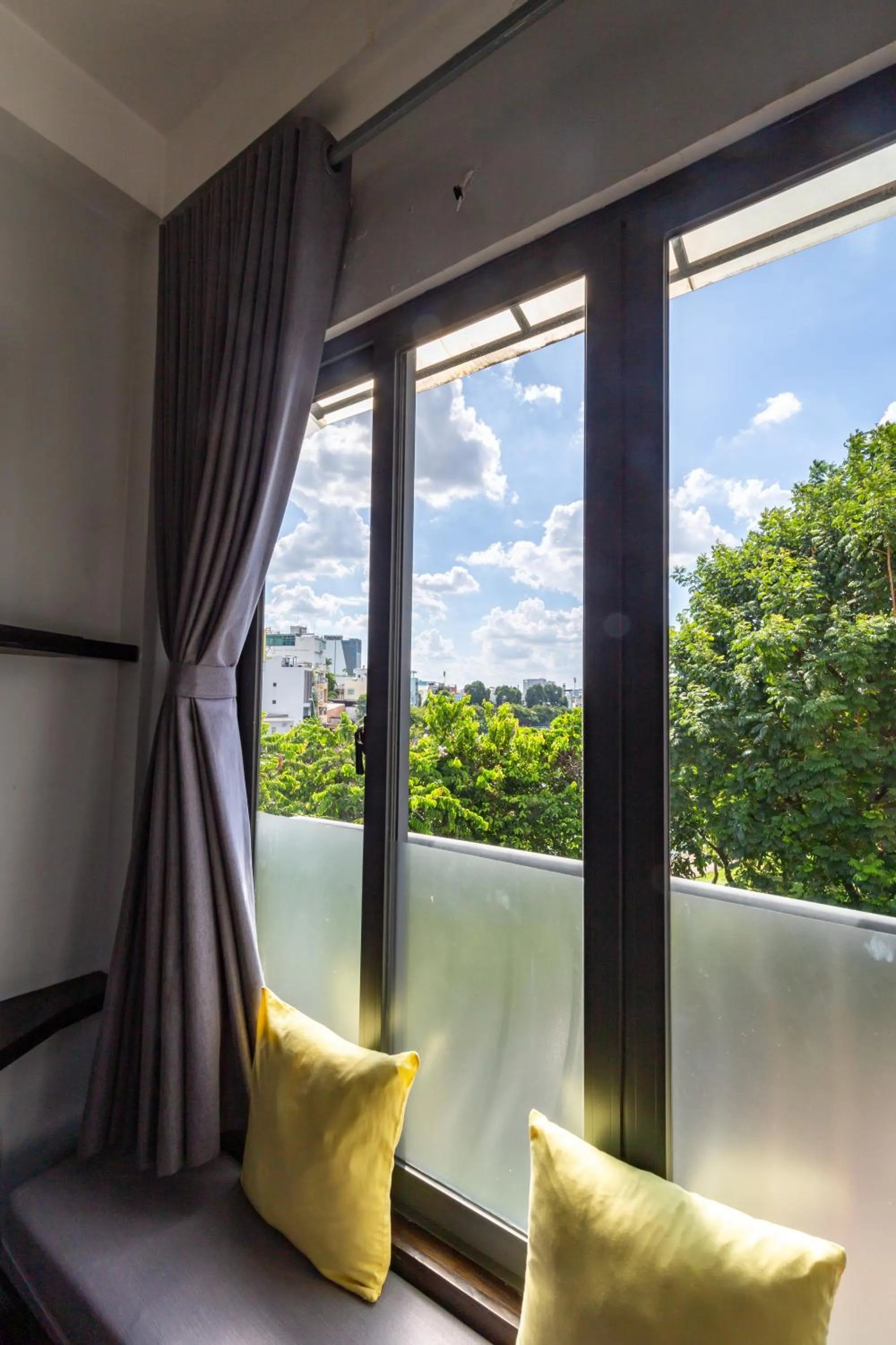 Bedroom in Cozy Riverview of Livinginn