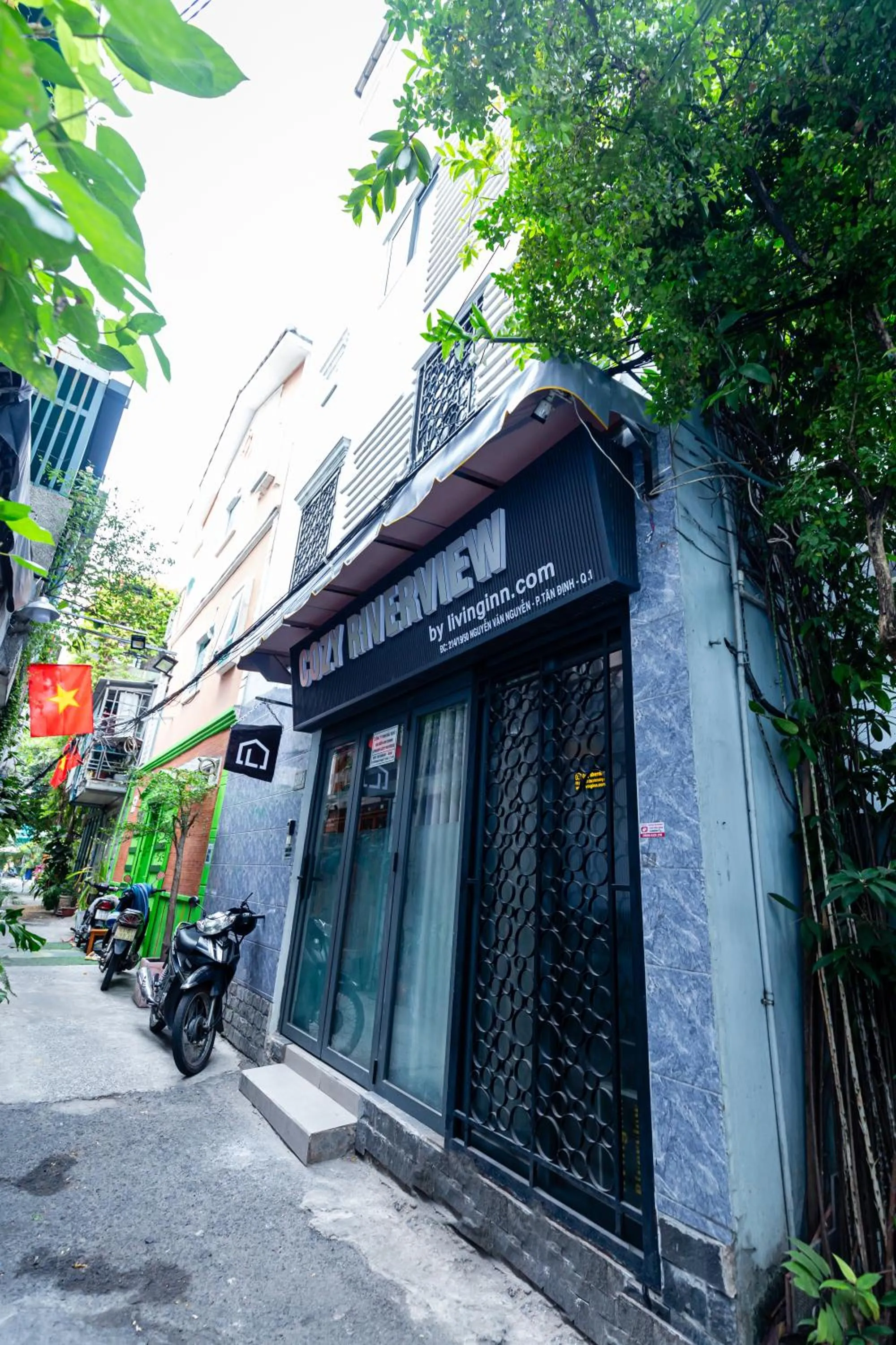 Property building in Cozy Riverview of Livinginn