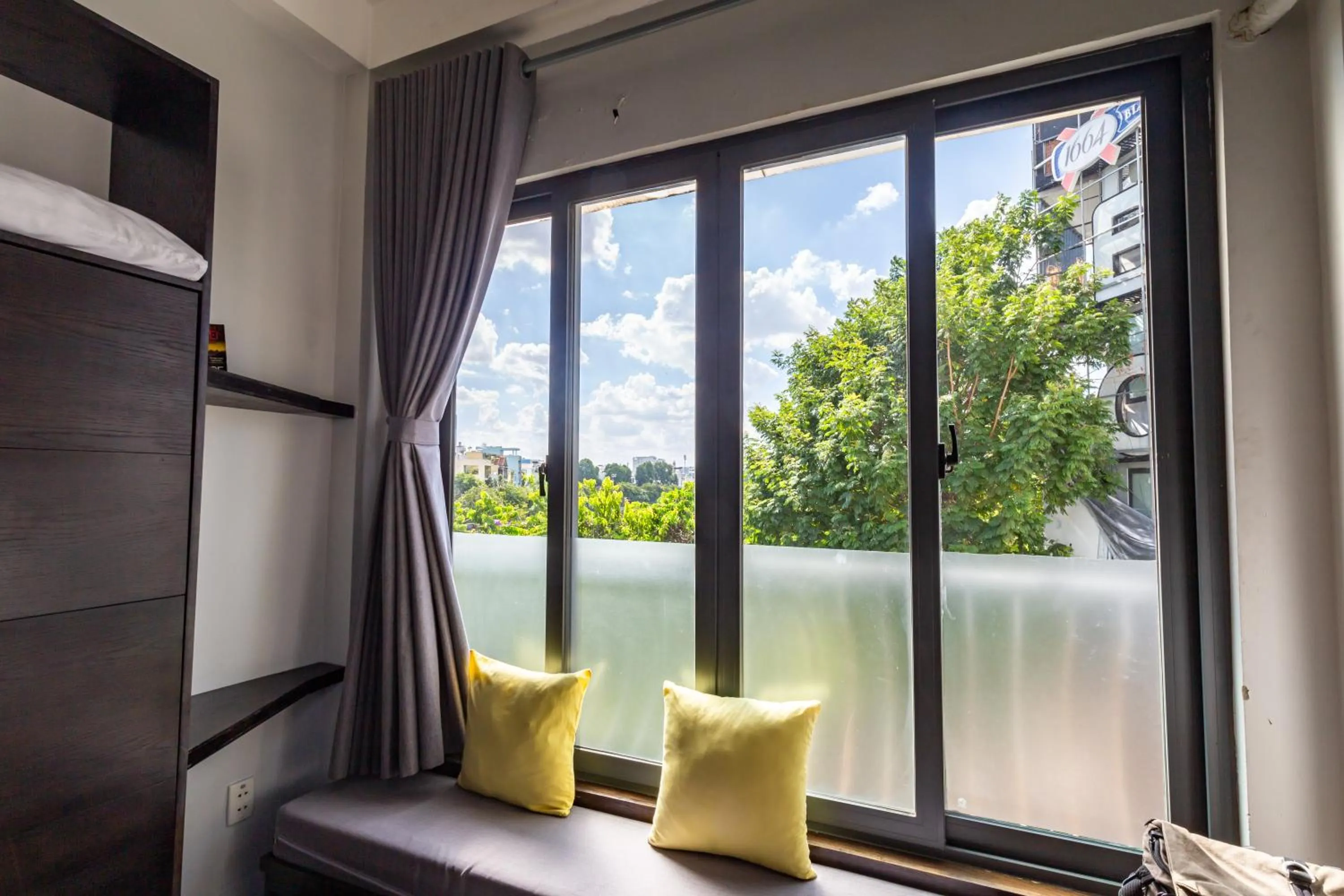 Bedroom in Cozy Riverview of Livinginn