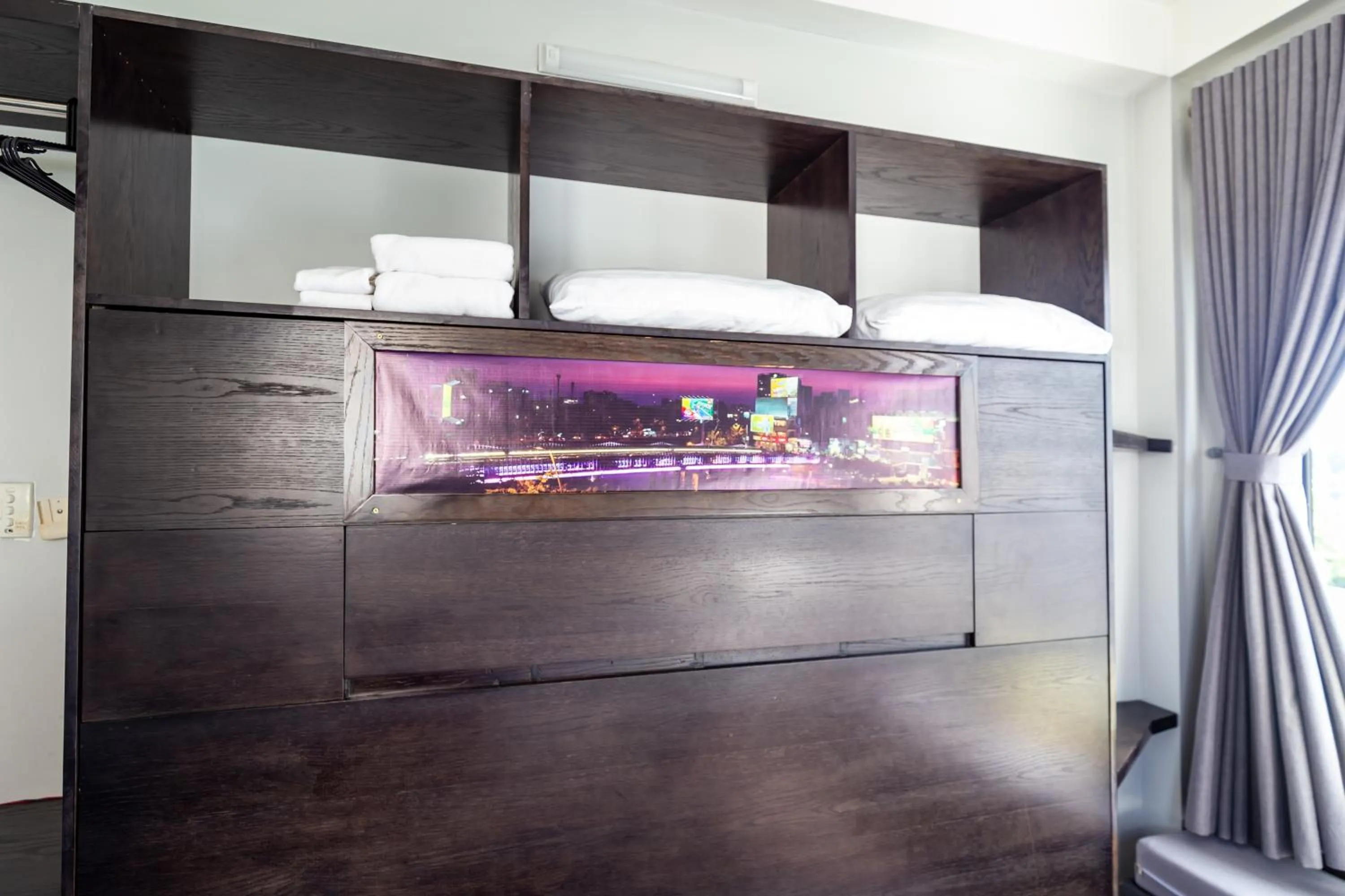 Bedroom in Cozy Riverview of Livinginn