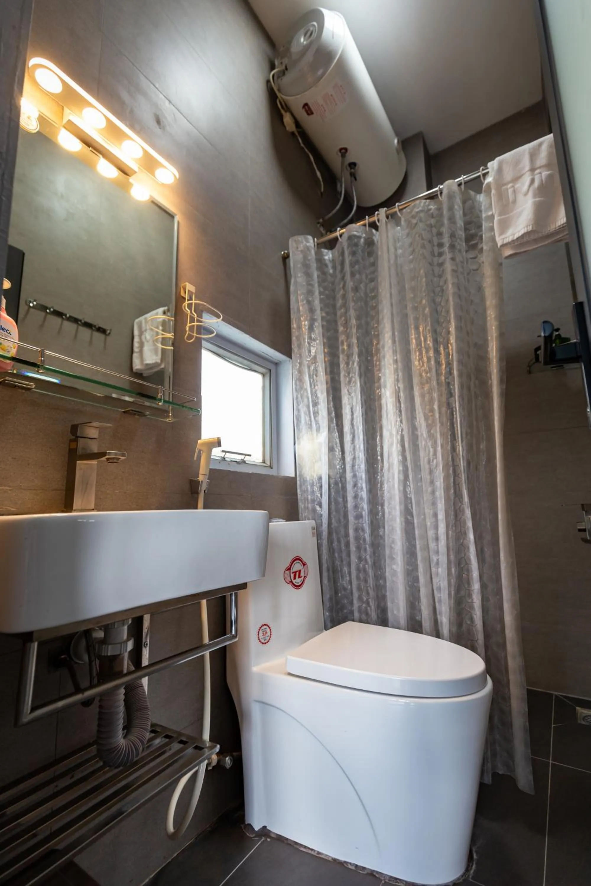 Bathroom in Cozy Riverview of Livinginn