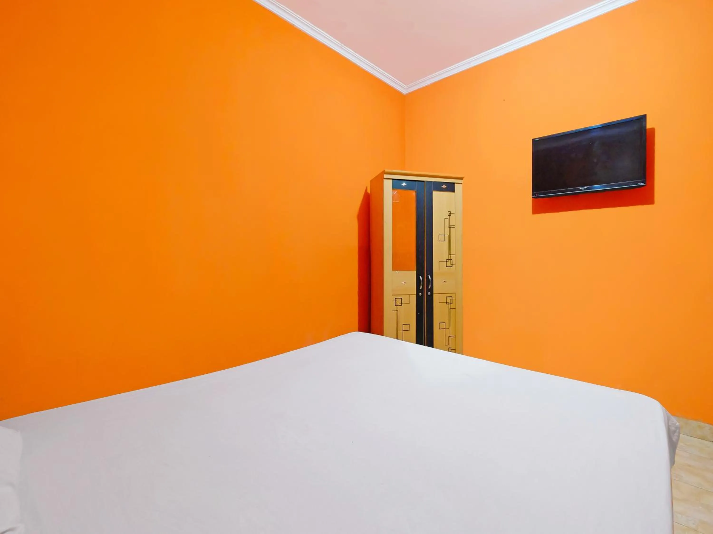 Bedroom, Bed in Wisma Seruni Palopo