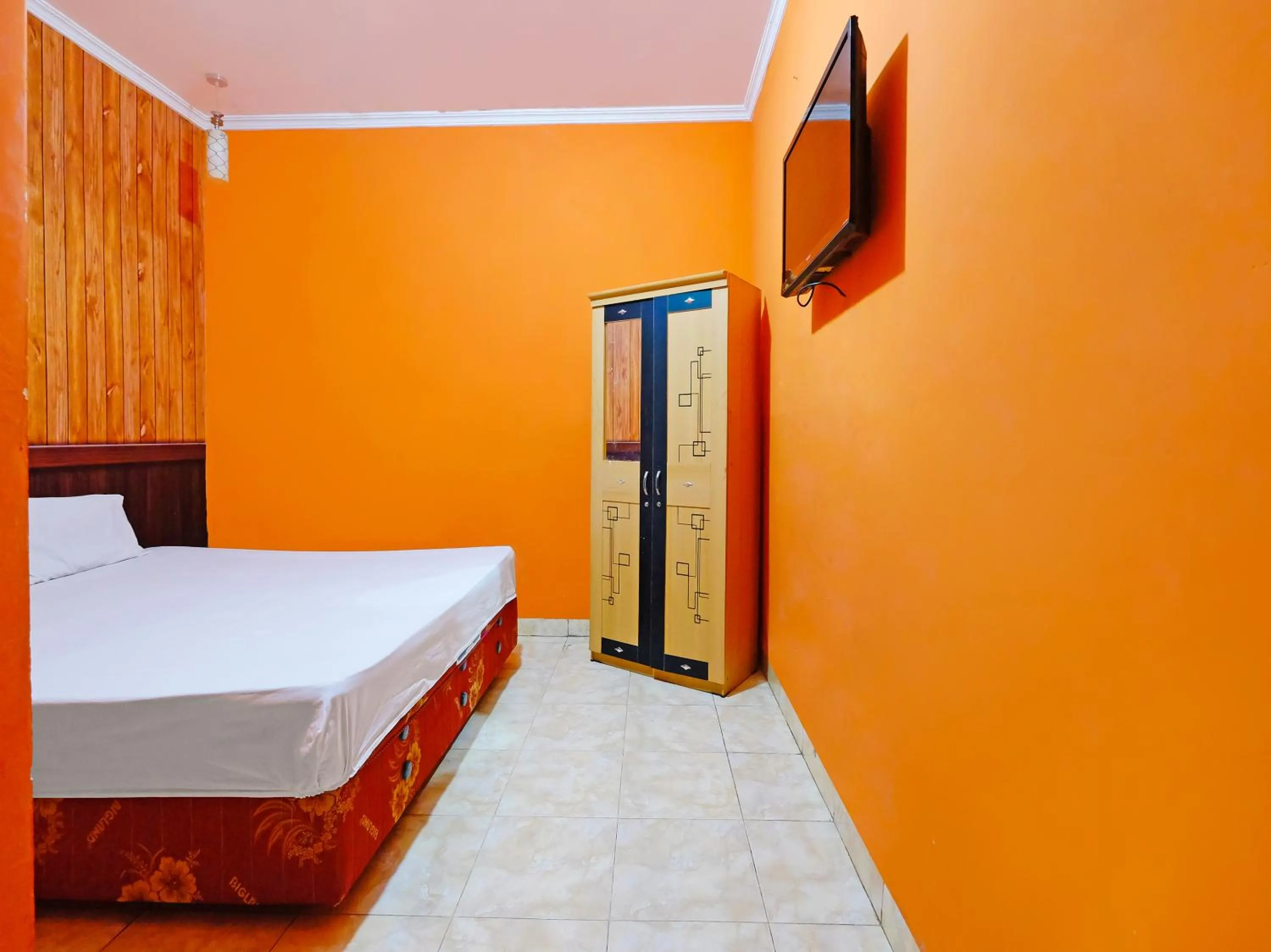 Bedroom, Bed in Wisma Seruni Palopo