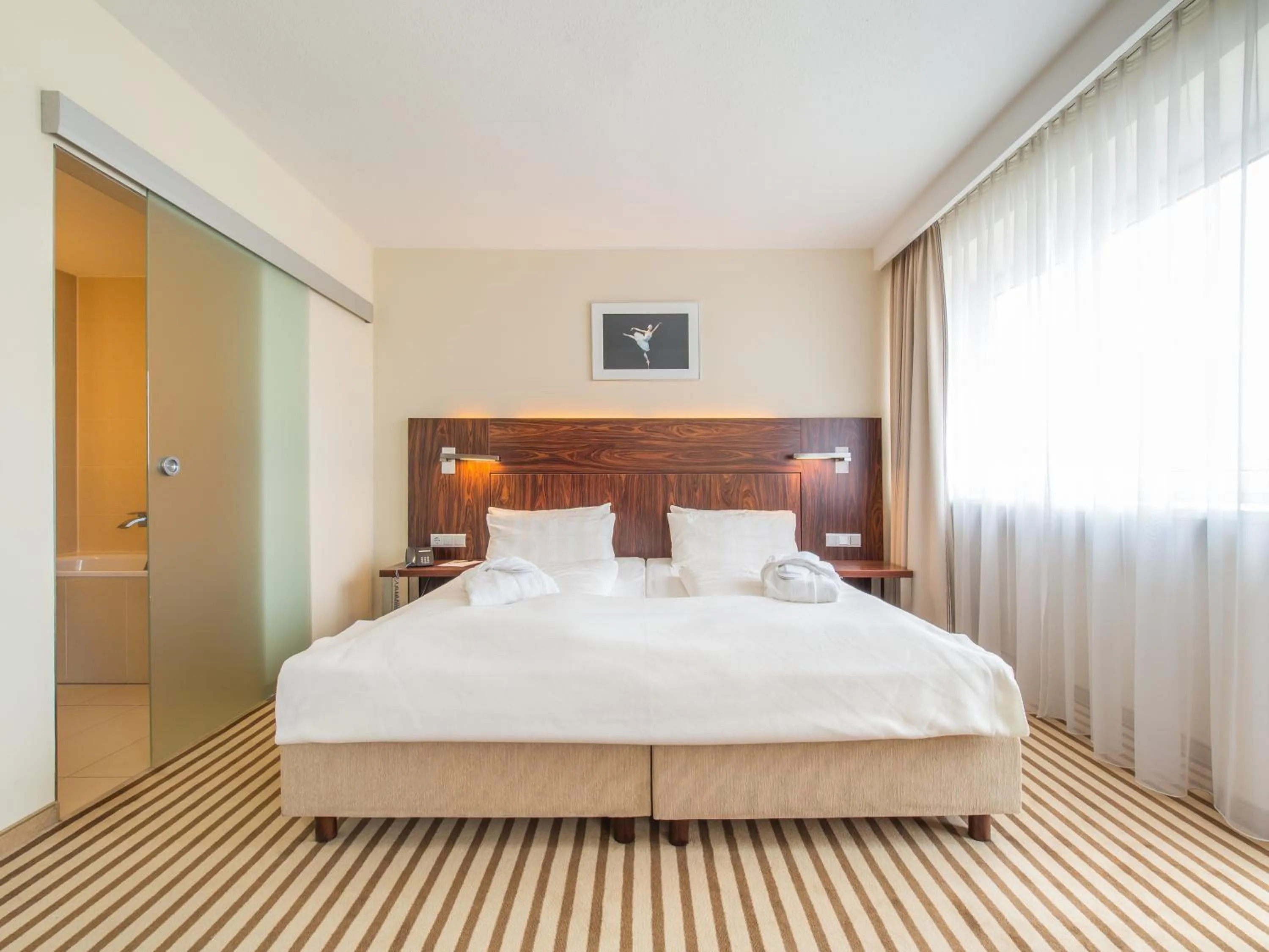 Bedroom, Bed in Hotel an der Oper