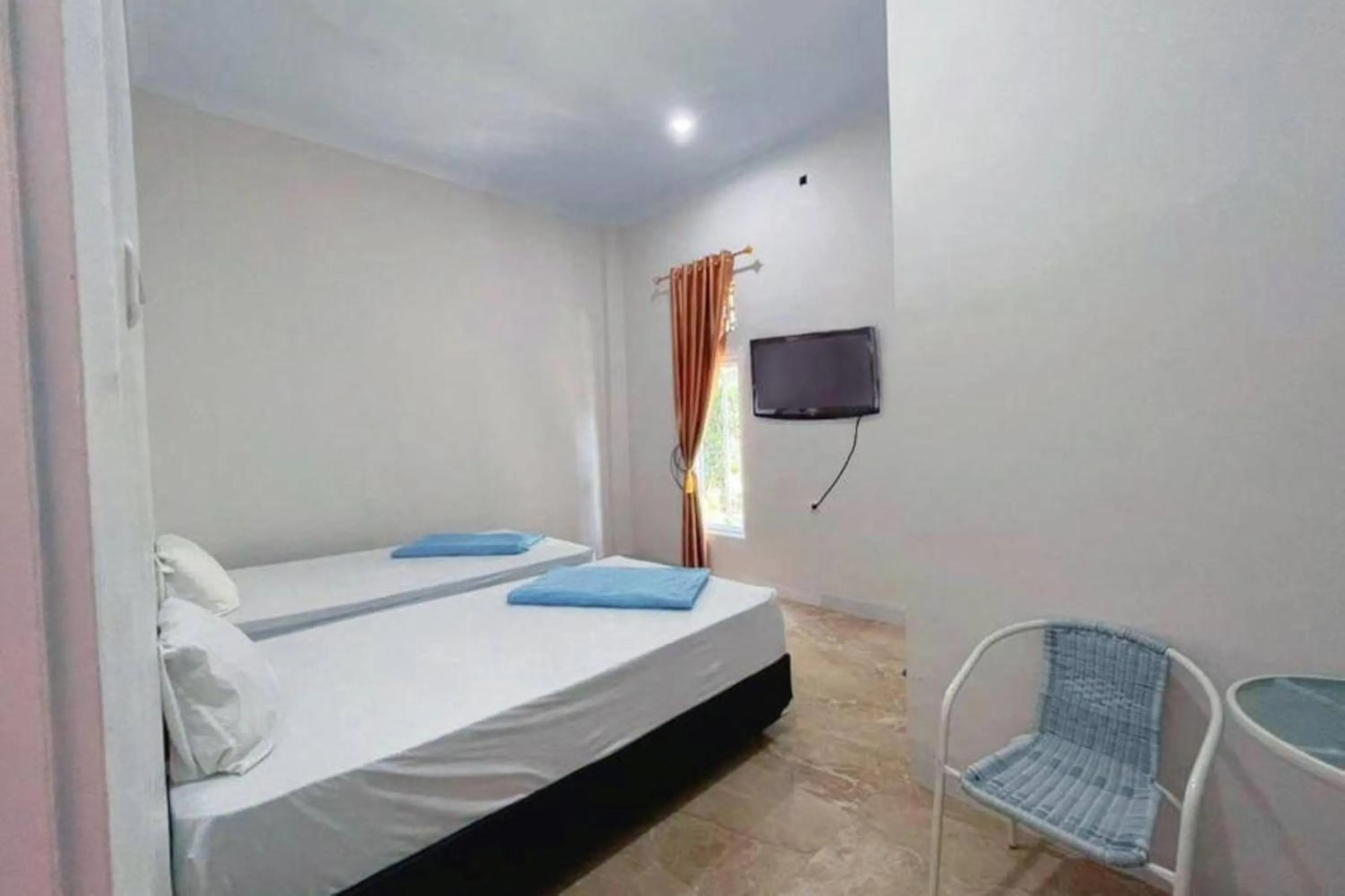 Bedroom, Bed in Wisma Maestro Toraja Mitra RedDoorz