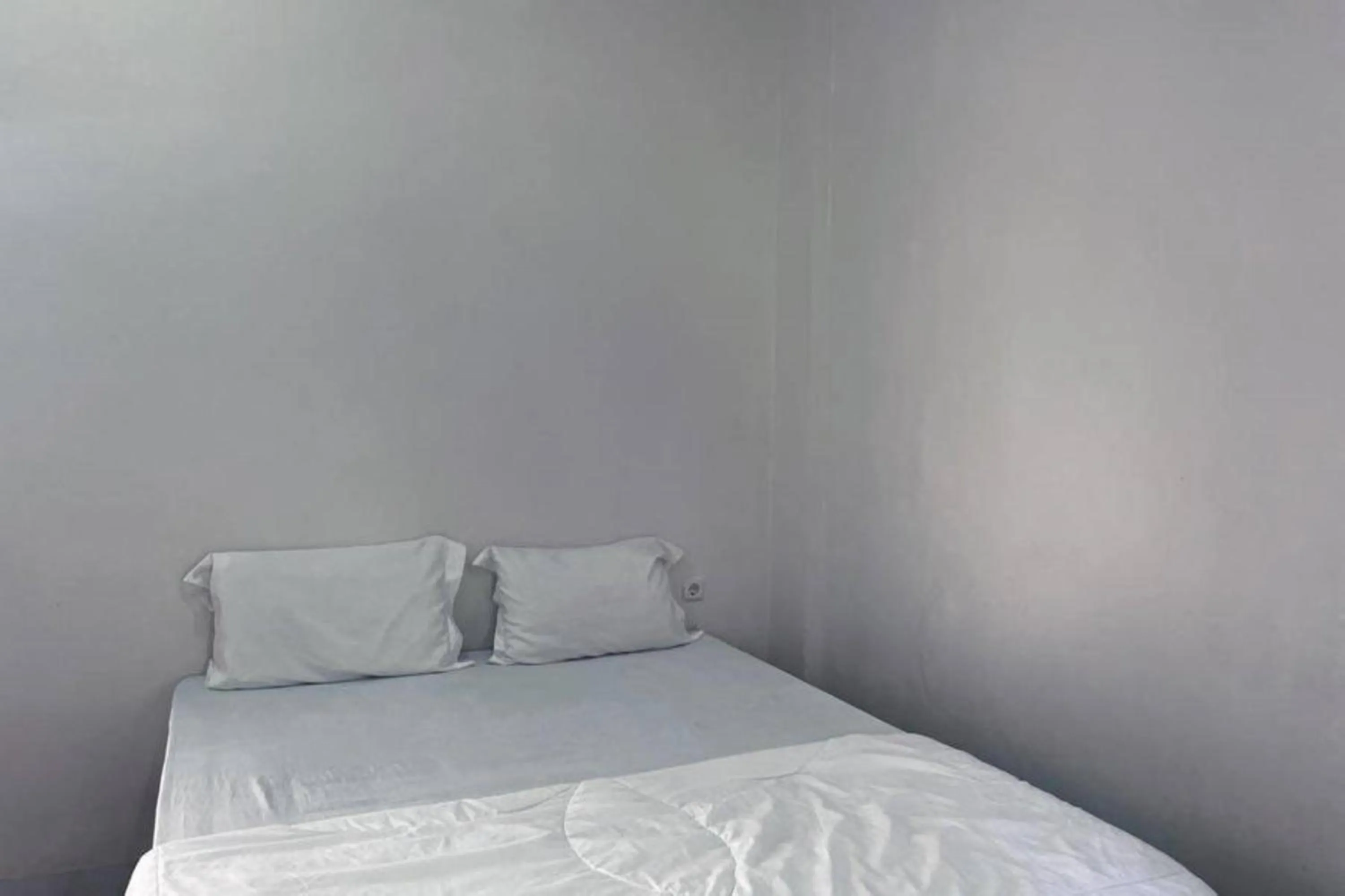 Bedroom, Bed in Wisma Maestro Toraja Mitra RedDoorz