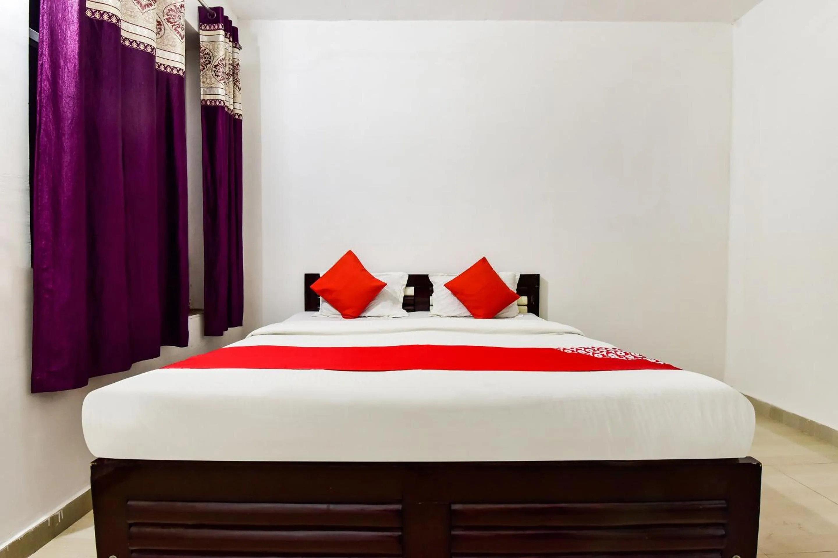 Facade/entrance in Hotel O White Rock