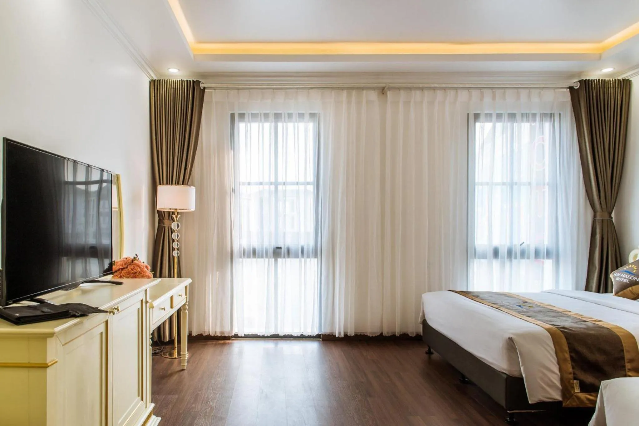 Bed in Sun Ha Long hotel