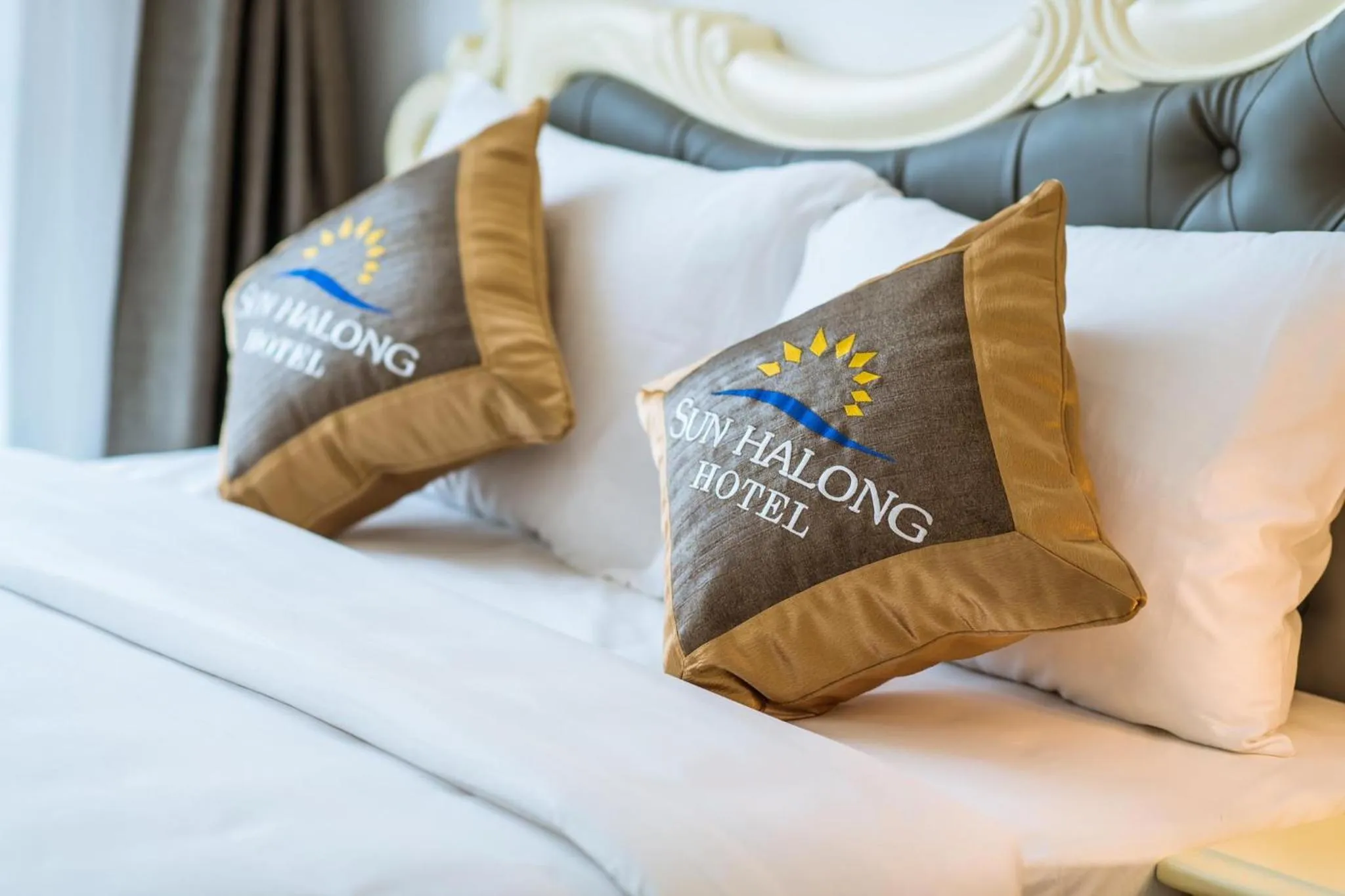 Bed in Sun Ha Long hotel