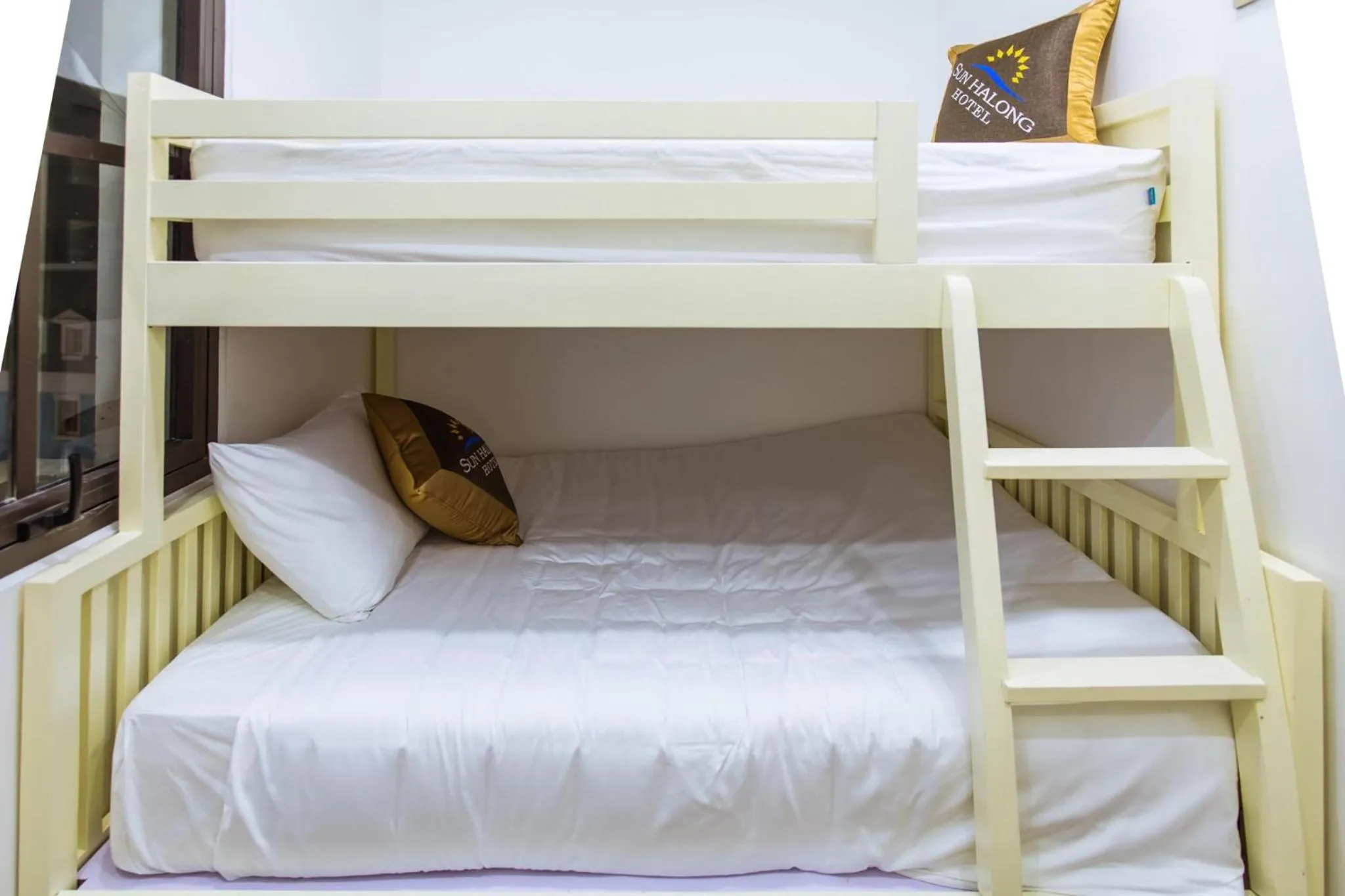 Bed in Sun Ha Long hotel