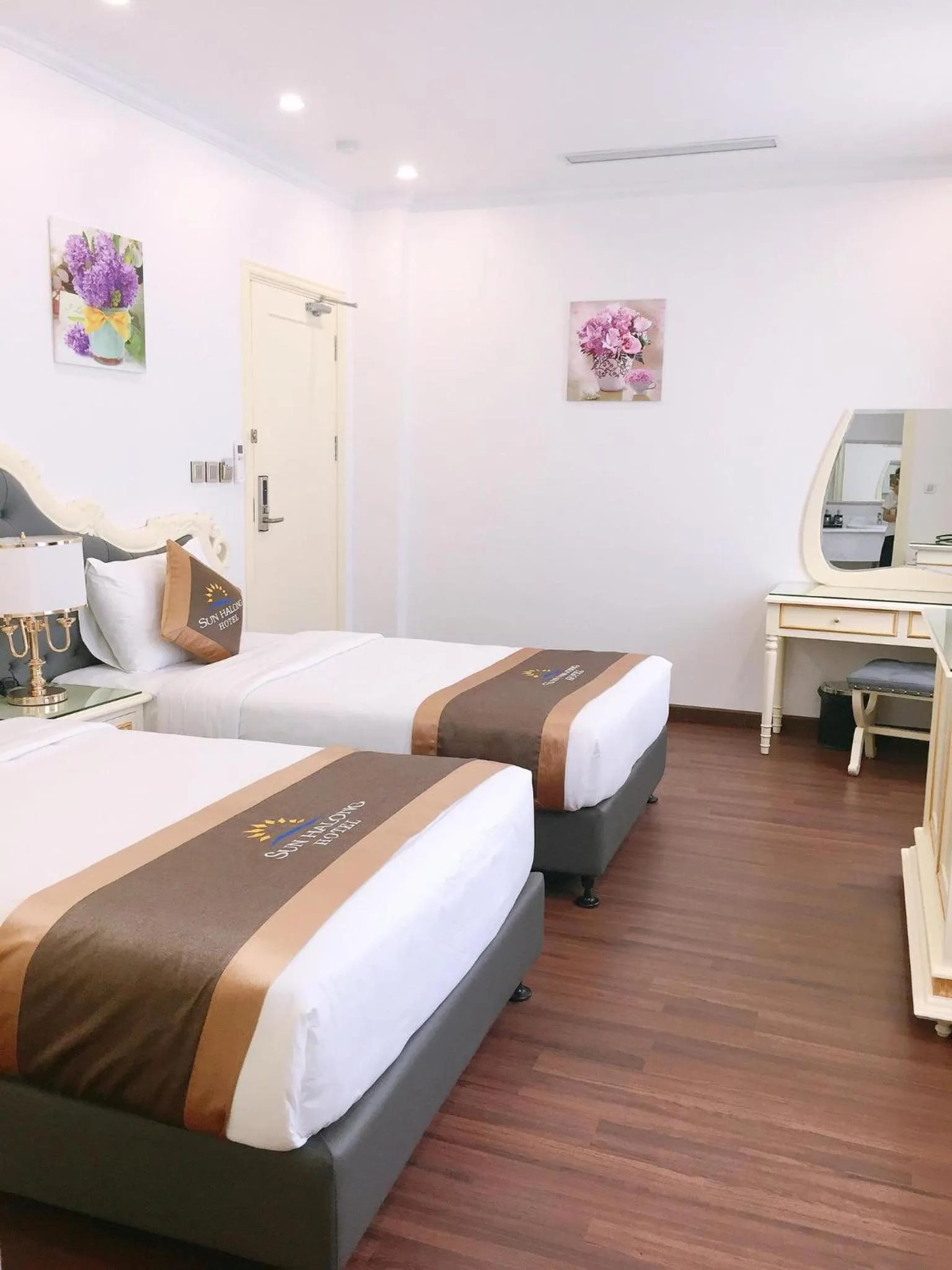 Bed in Sun Ha Long hotel