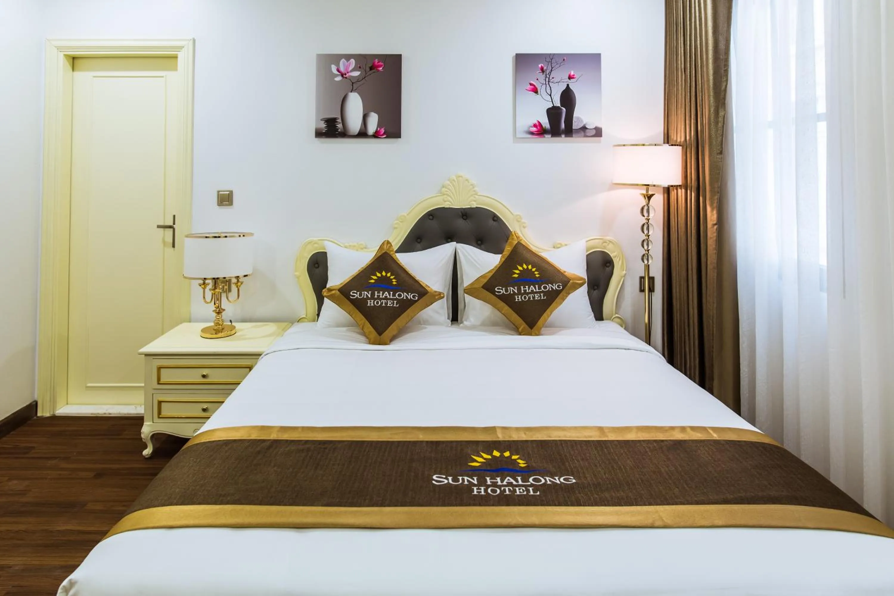 Bed in Sun Ha Long hotel