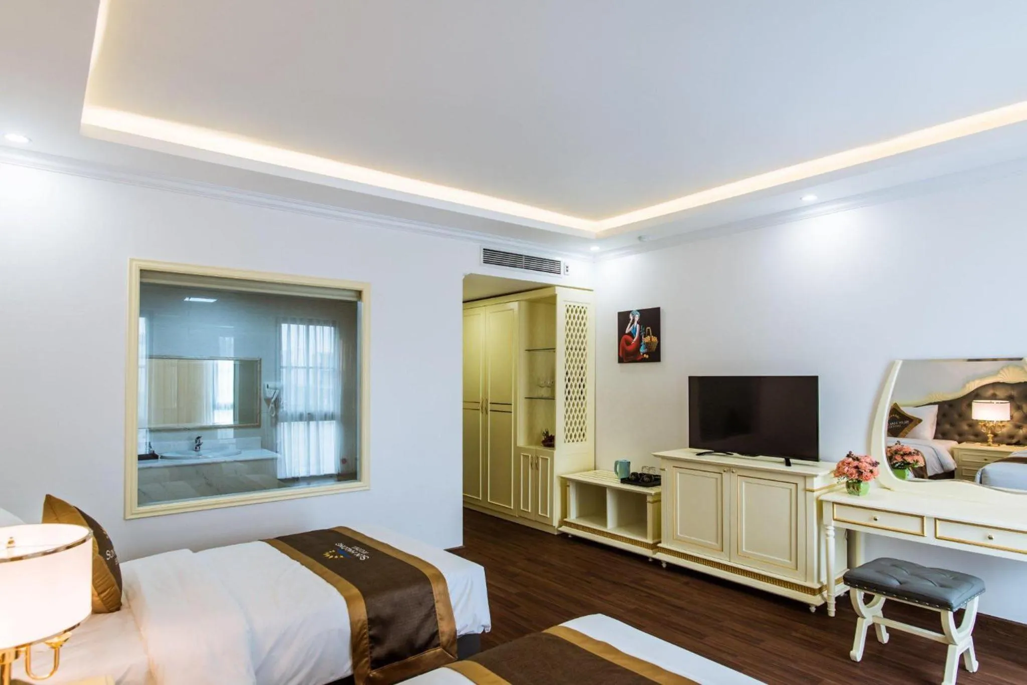 Bed in Sun Ha Long hotel