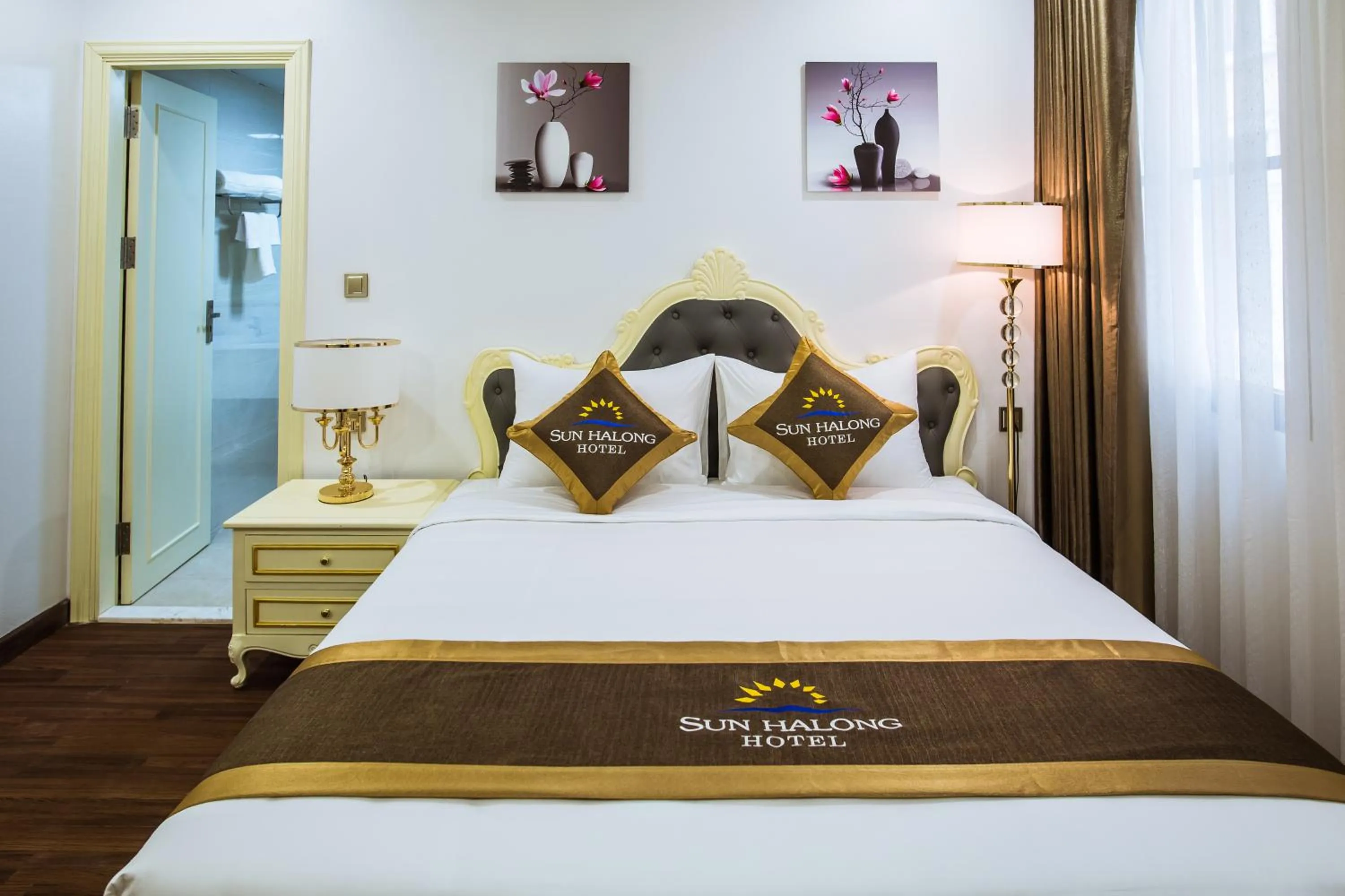 Bed in Sun Ha Long hotel