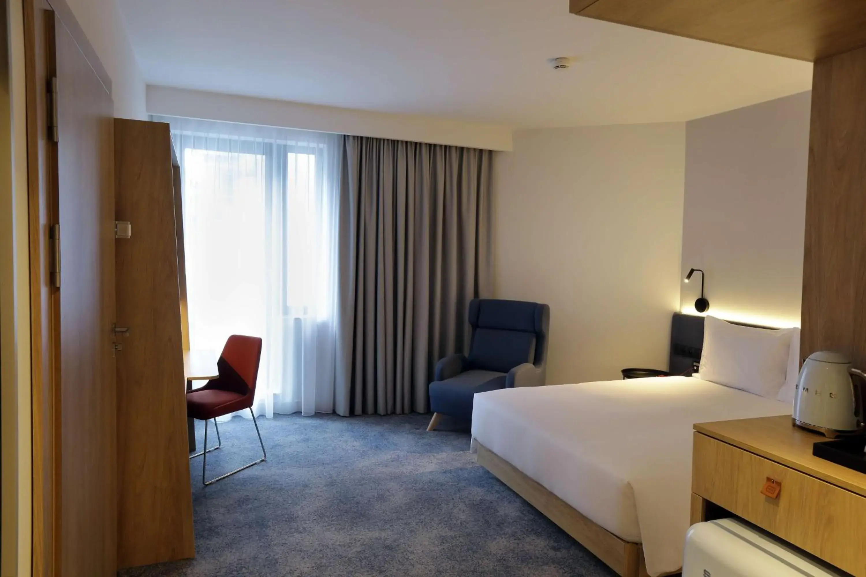 Queen Room - Mobility Access in Hampton By Hilton Olsztyn Queen Room - Mobility Access in Hampton By Hilton Olsztyn